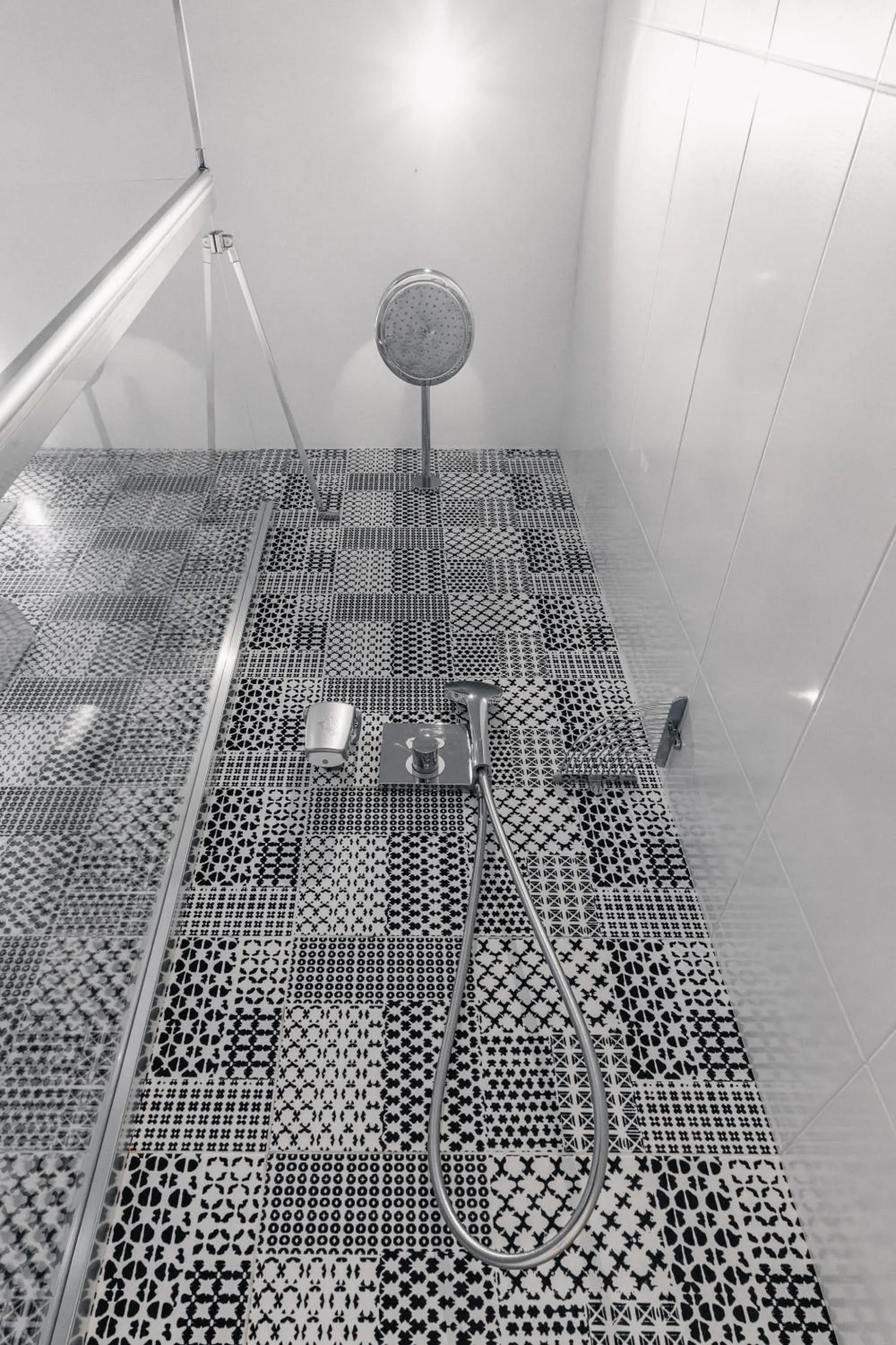 Shower in Le Cornouaille Hotel & Spa