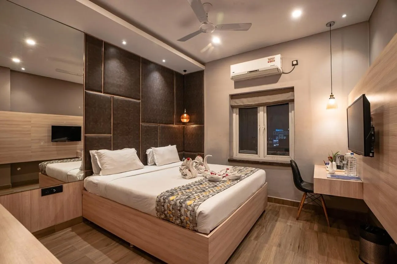 Photo of the whole room, Bed in The Presidency