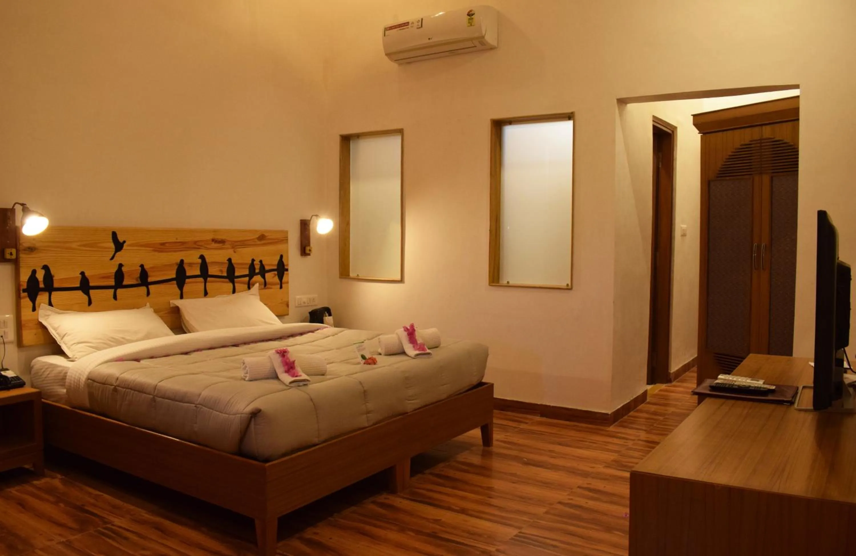 Bed in Kumbhalgarh Forest Retreat