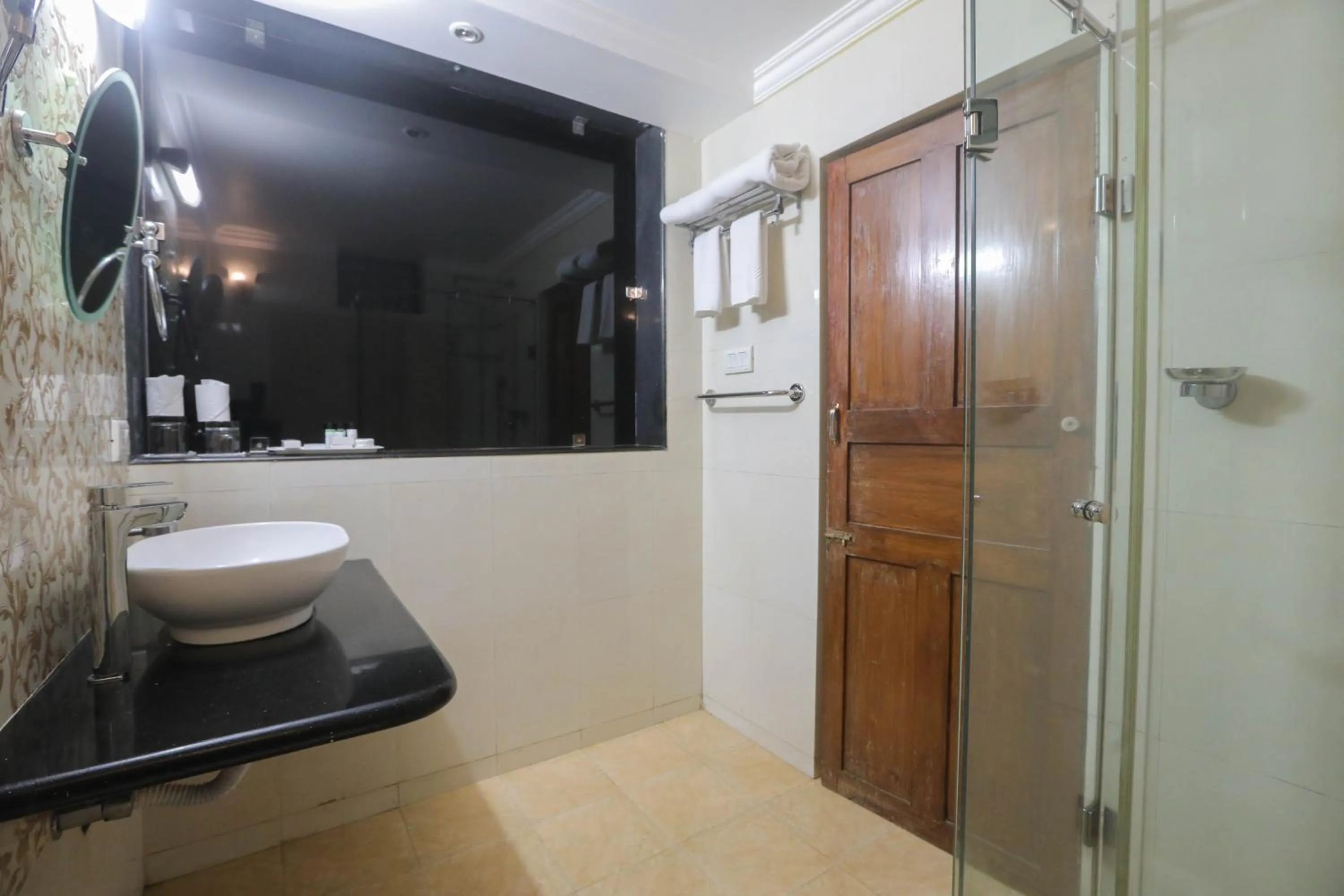 Shower in Hotel Goan Heritage