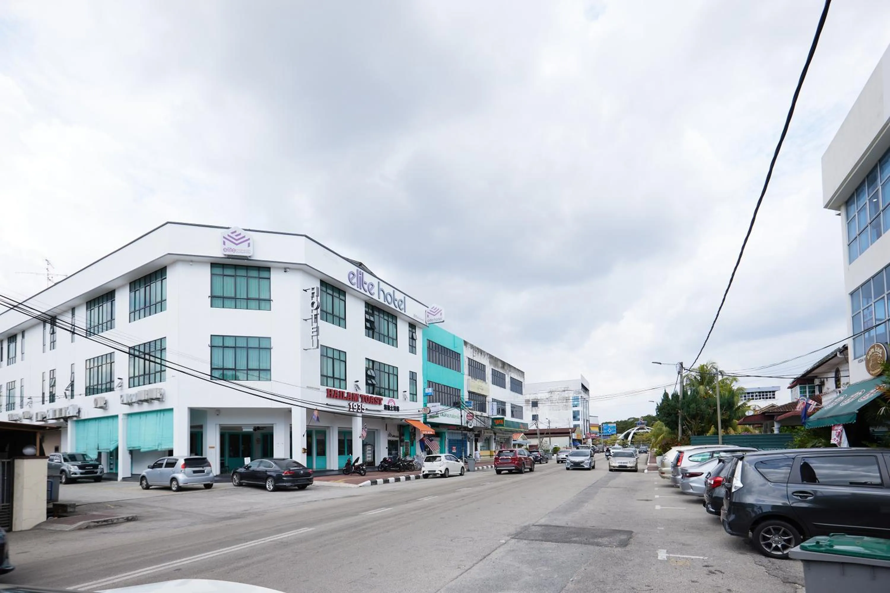 Property building in Elite Hotel Muar