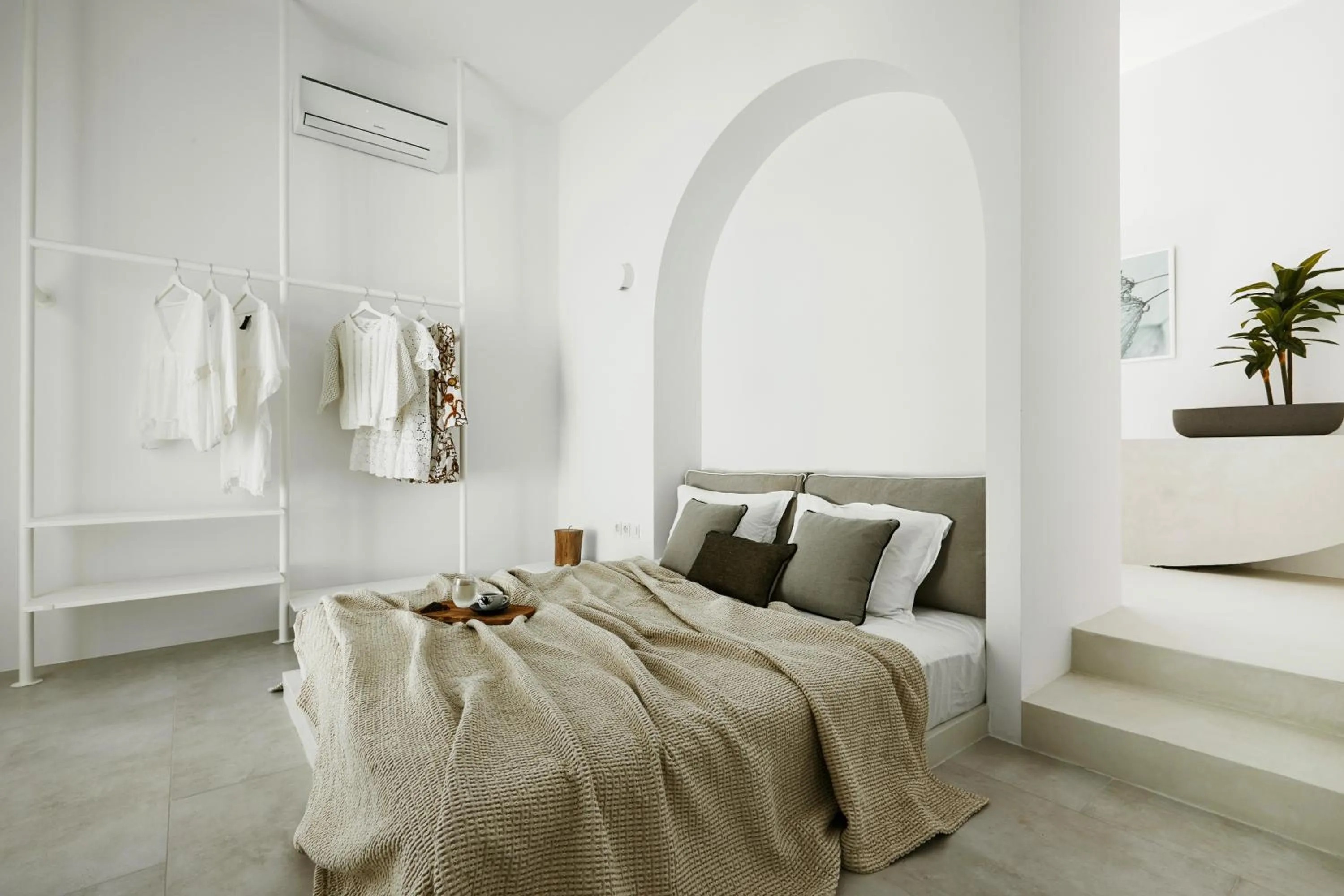 Bed in Le Blanc Nest Santorini - Family / Couples Luxury House