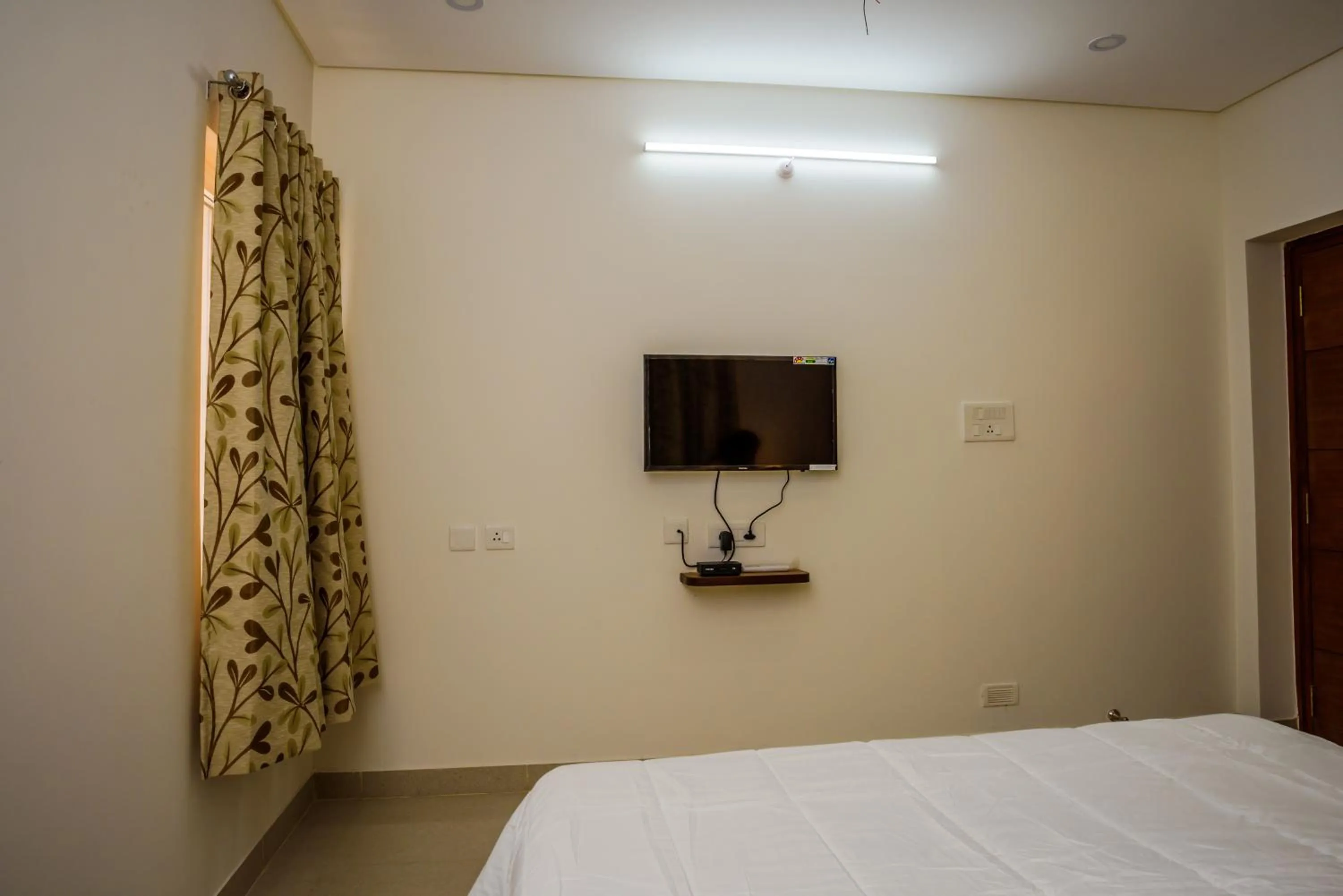 TV and multimedia, Bed in Cloud9Homes Serviced Apartments