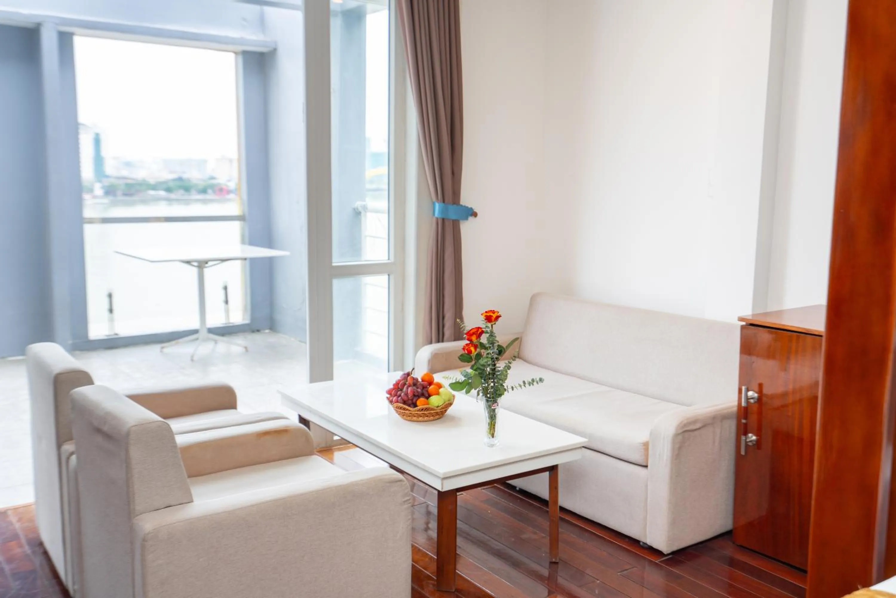 Seating area in Catinal Hotel