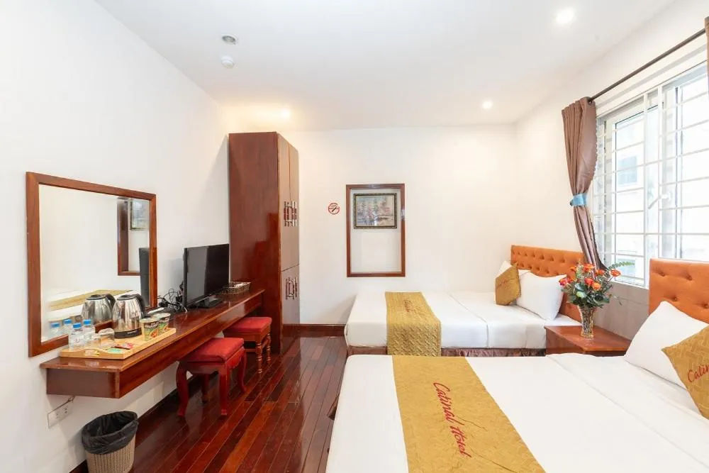 Photo of the whole room, Bed in Catinal Hotel