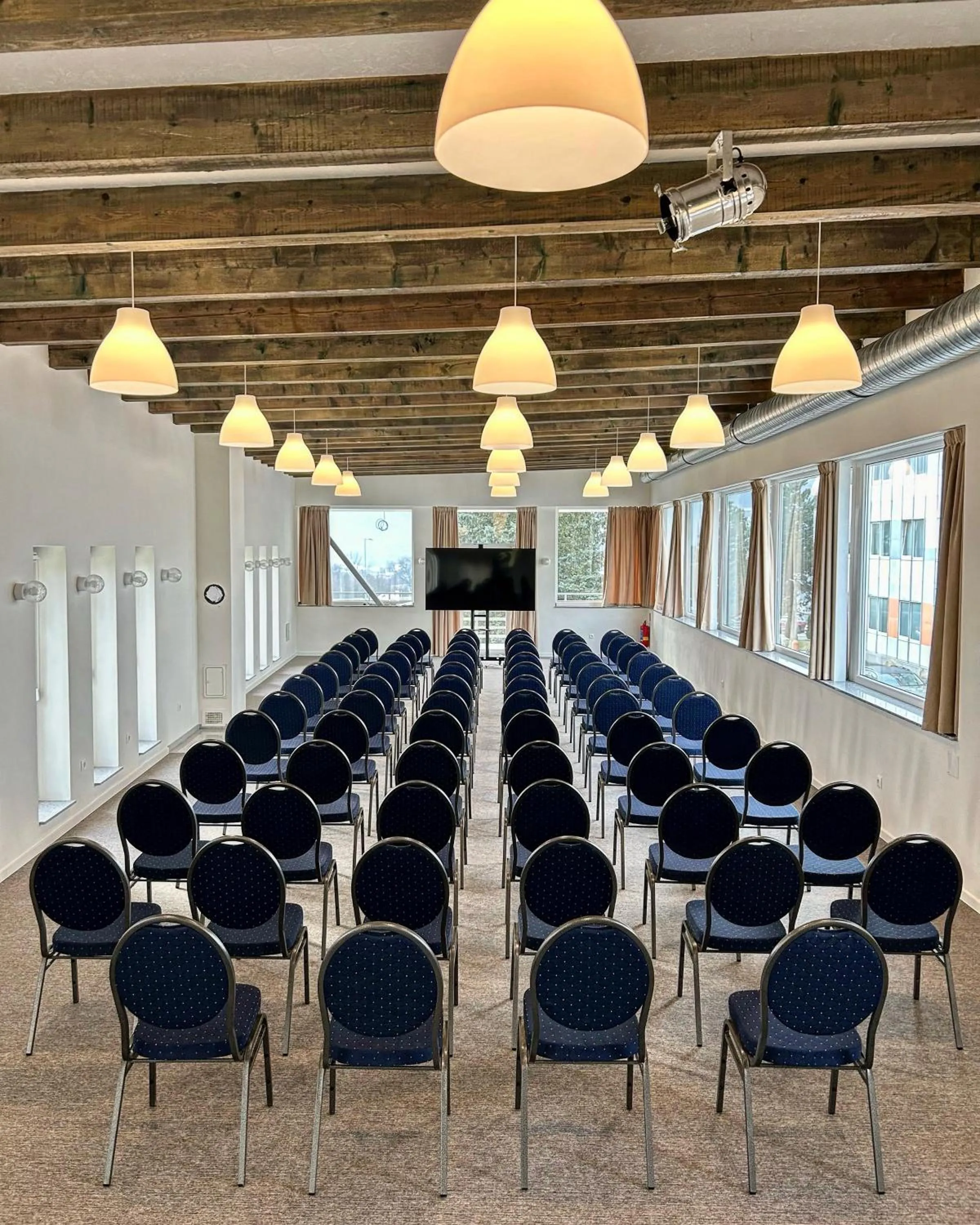 Meeting/conference room in City Hotel B&B, reception 24 7, 800m od-from R1, free parking