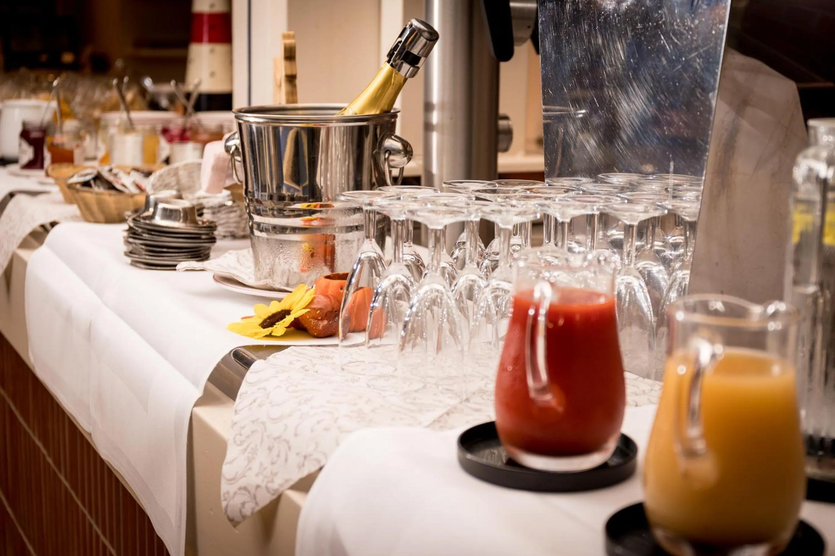 Buffet breakfast in Mingers Hotel