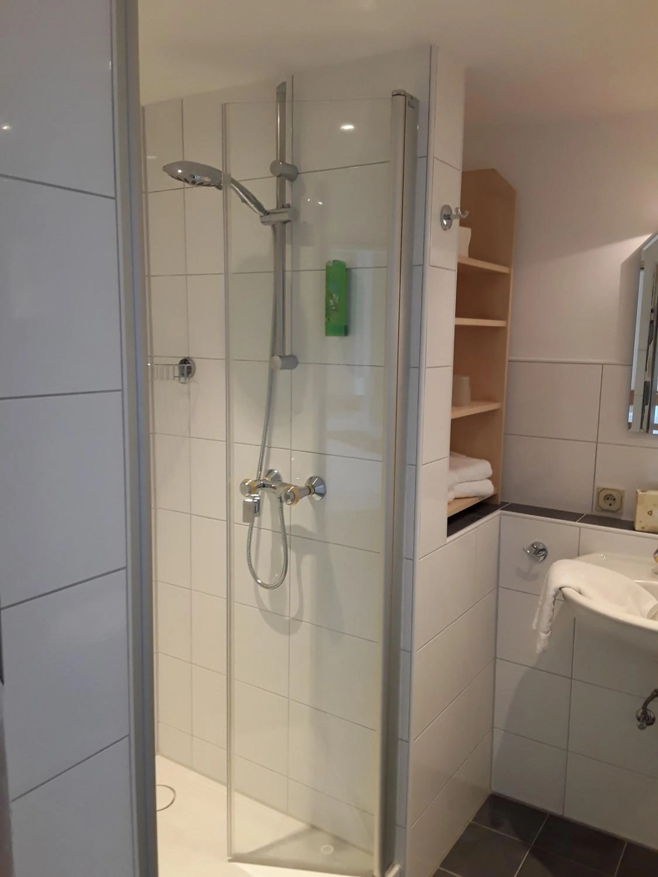 Bathroom in Mingers Hotel