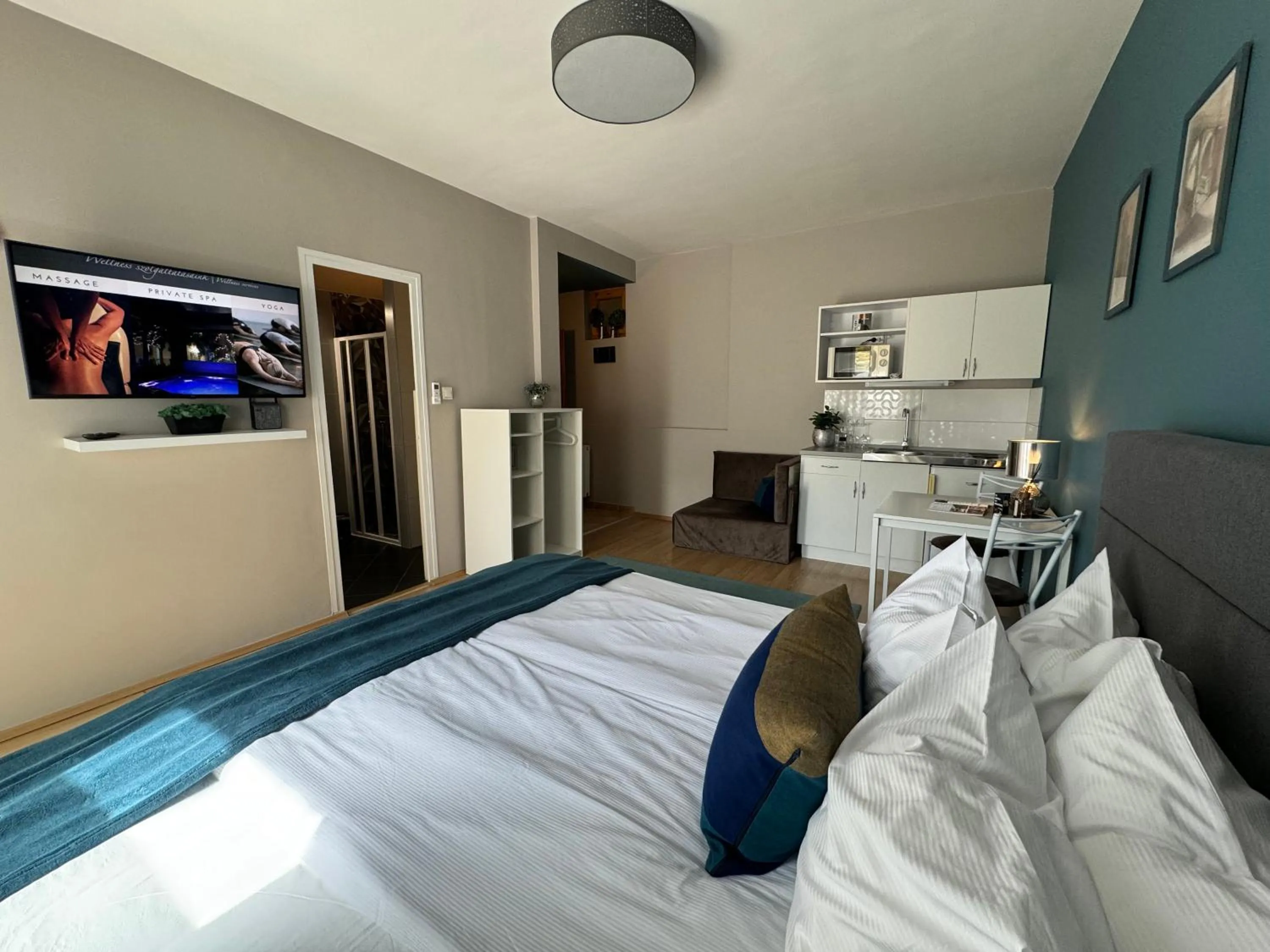 Kitchen or kitchenette, Bed in Margaréta Garden & SPA