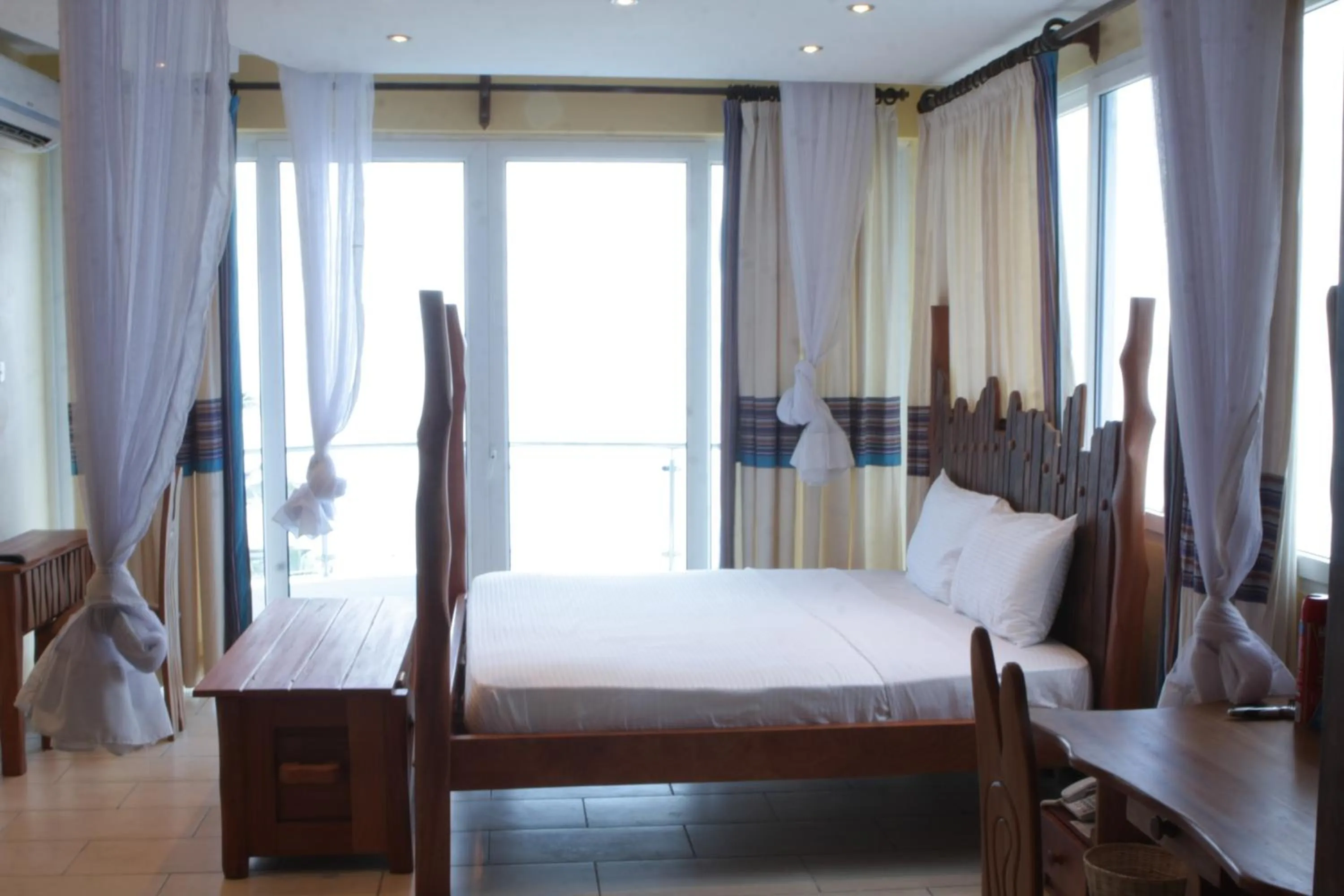 Bed in Cowrie Shell Beach Apartments Official