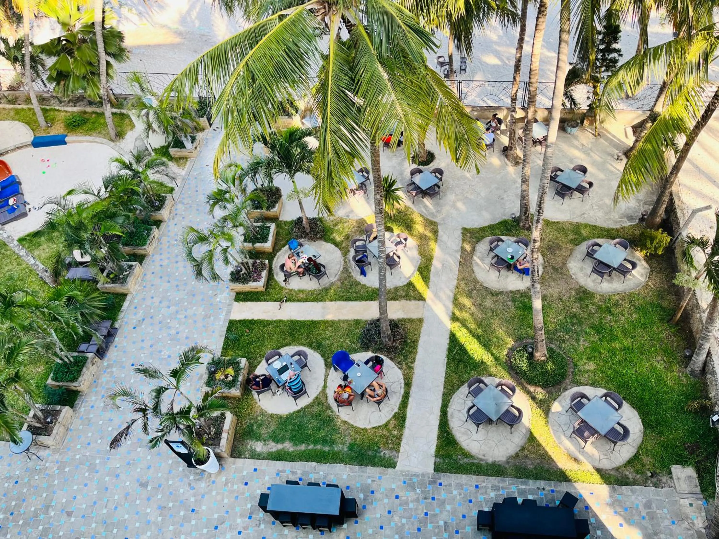 Restaurant/places to eat in Cowrie Shell Beach Apartments Official