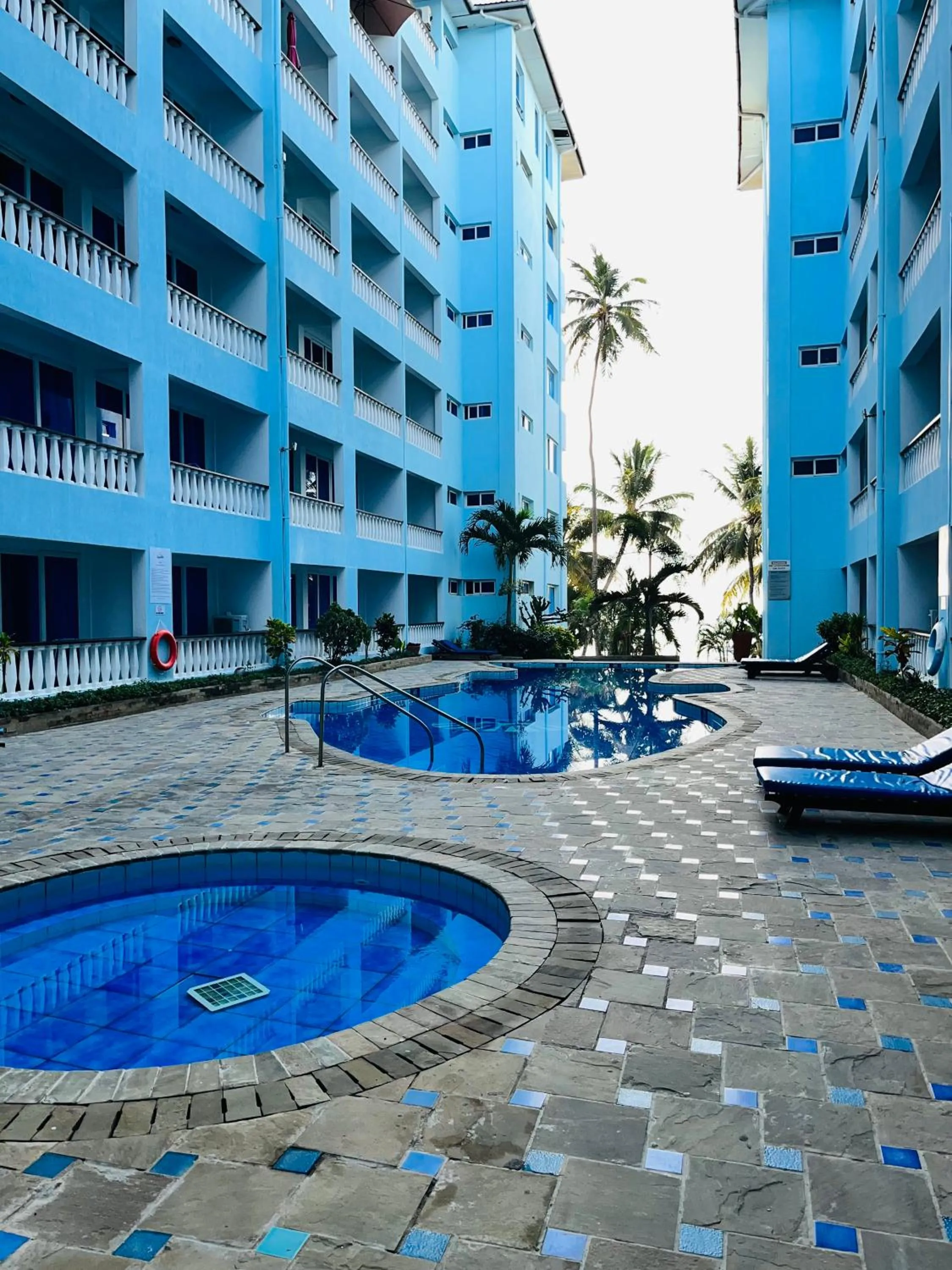Swimming pool in Cowrie Shell Beach Apartments Official