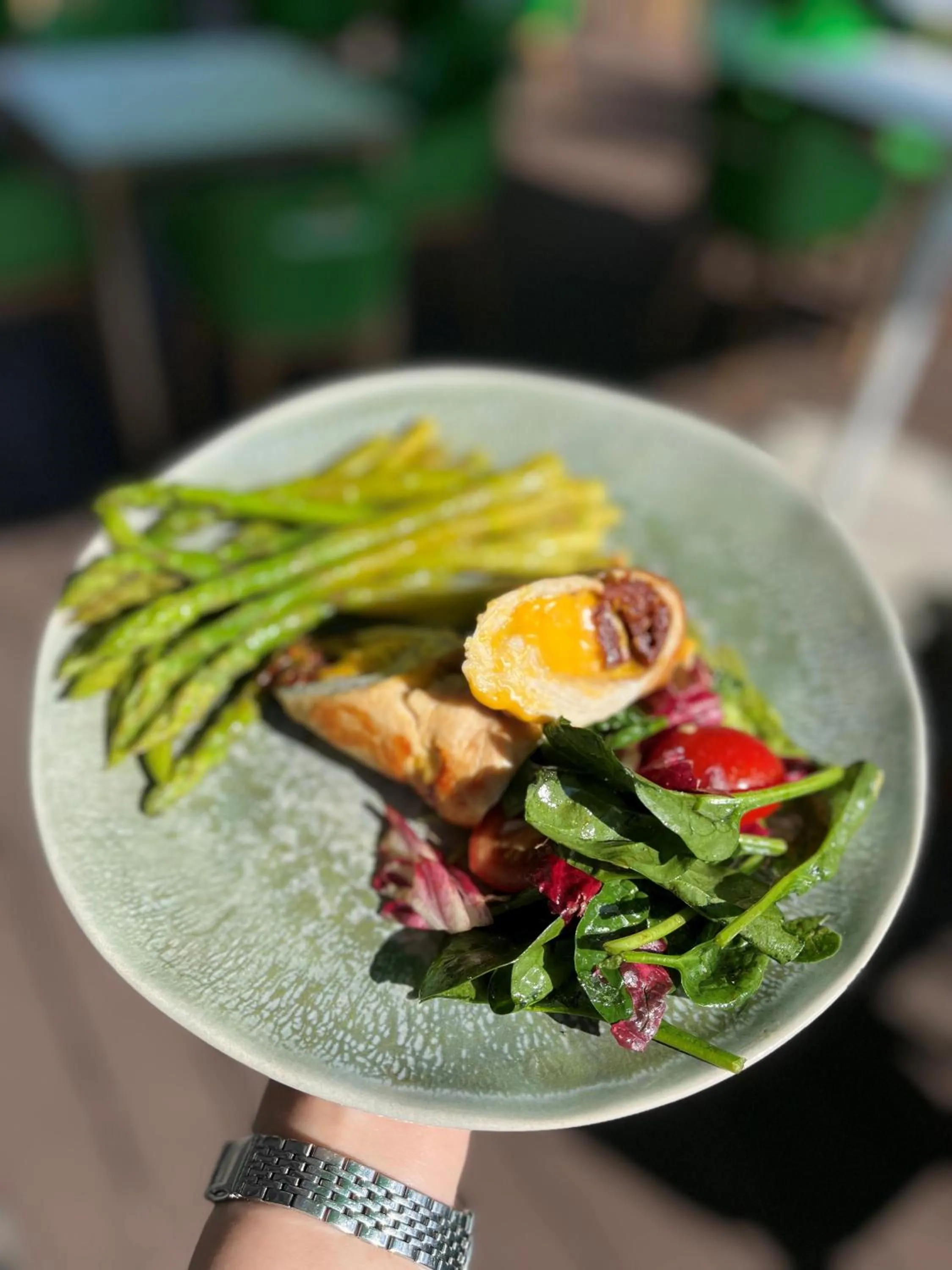 Restaurant/places to eat in Hotel River Park