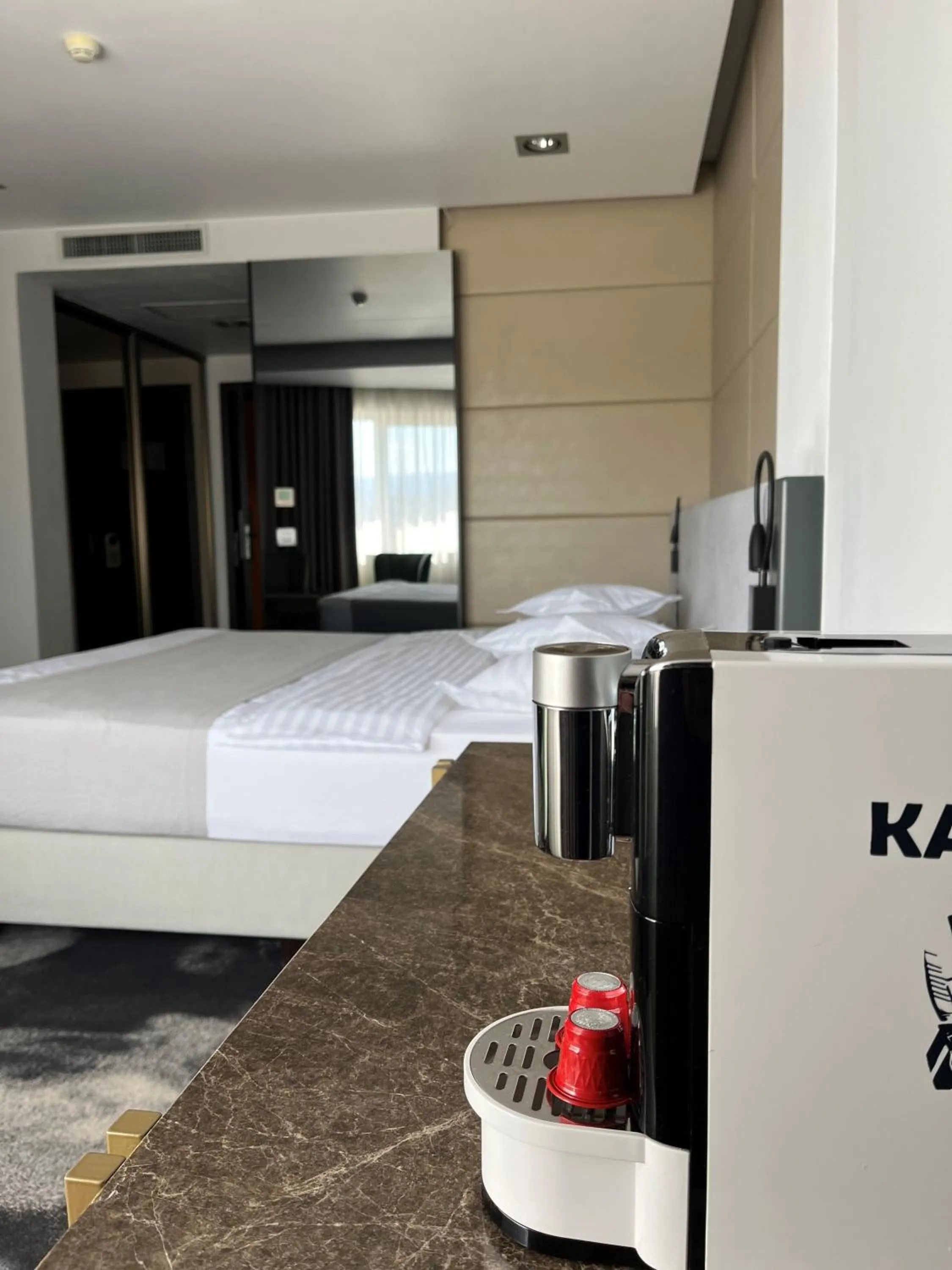 Coffee/tea facilities, Bed in Hotel River Park