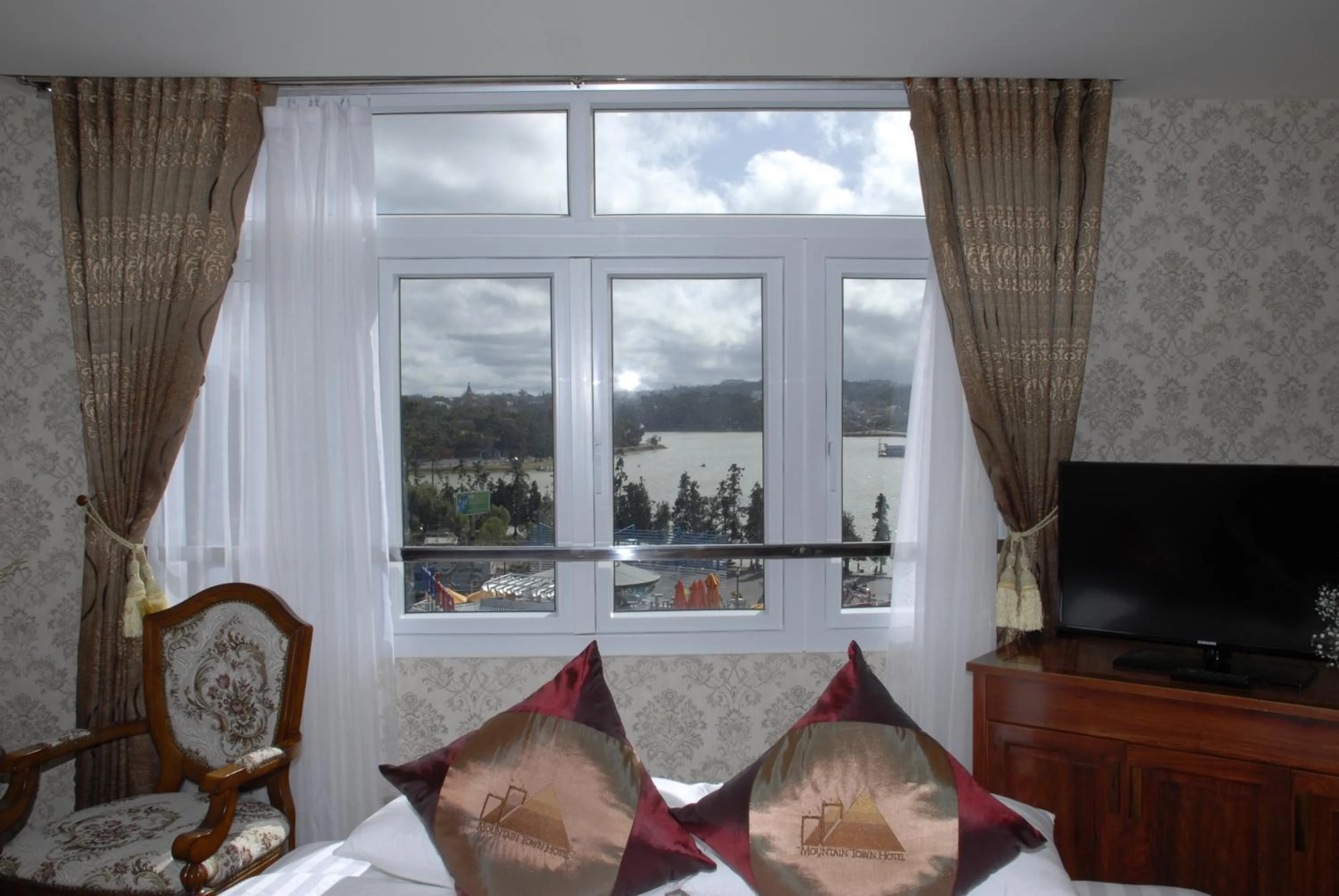 Lake view in Mountain Town Hotel