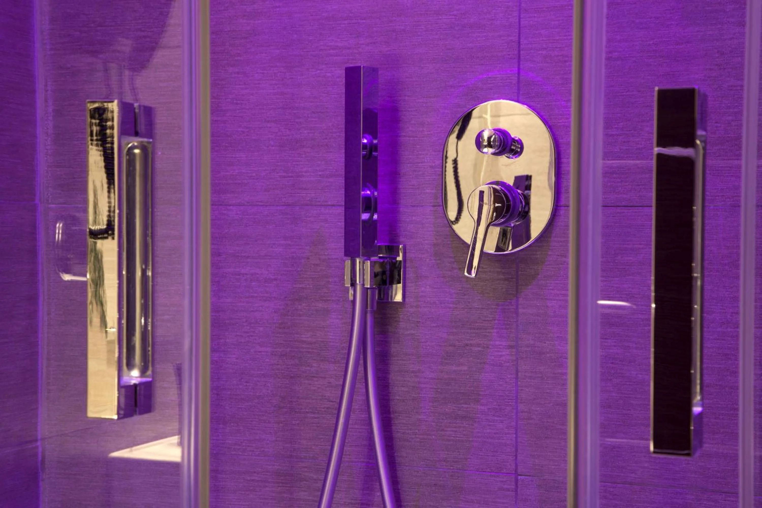 Shower in Residenza Dorò- 24x7 Check-in