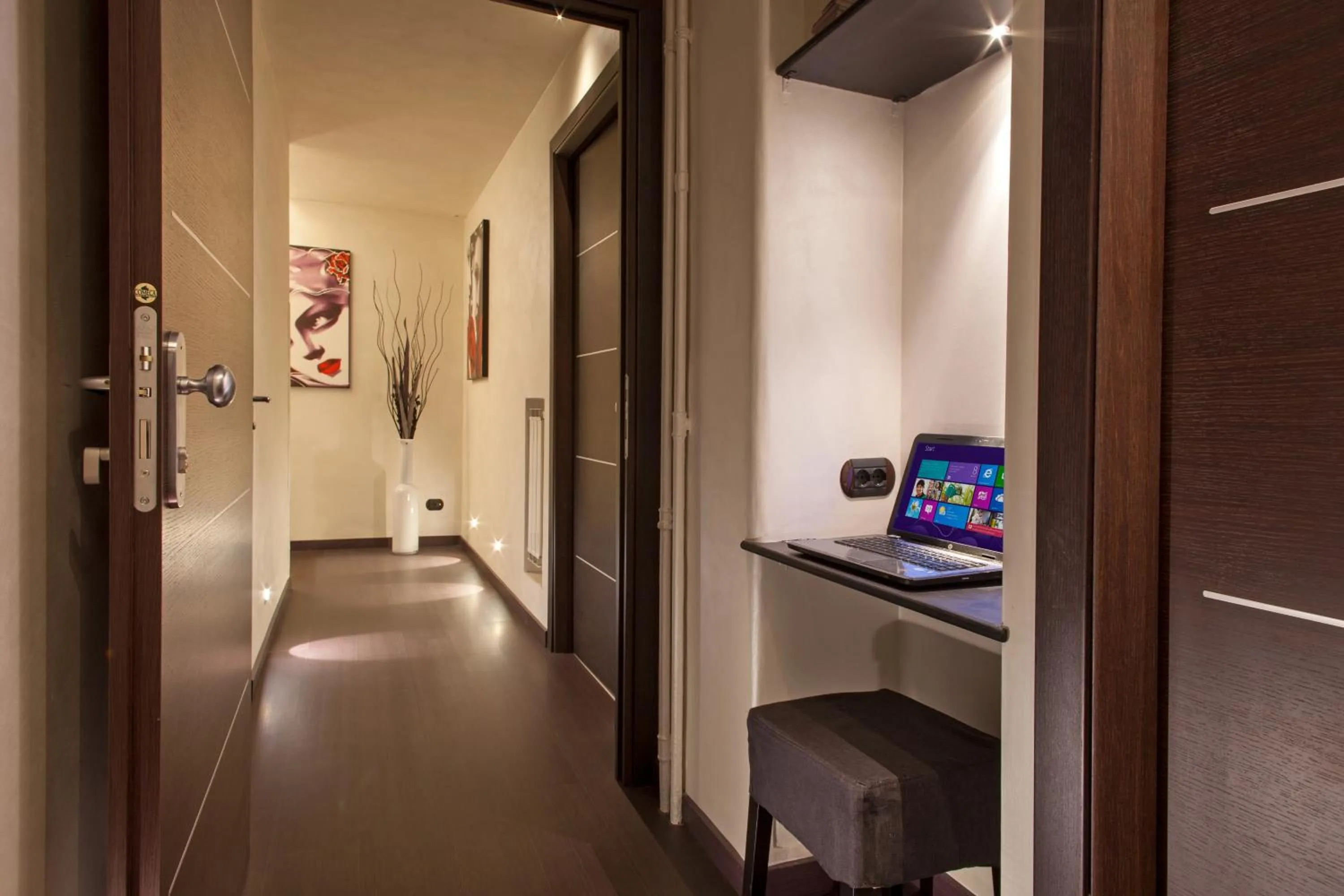 Decorative detail in Residenza Dorò- 24x7 Check-in