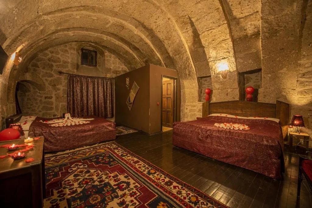 Photo of the whole room, Bed in Kapadokya Ihlara Konakları Otel Akinci Konagi