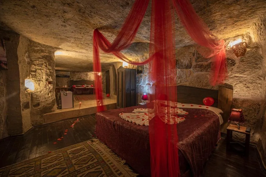 Photo of the whole room, Bed in Kapadokya Ihlara Konakları Otel Akinci Konagi