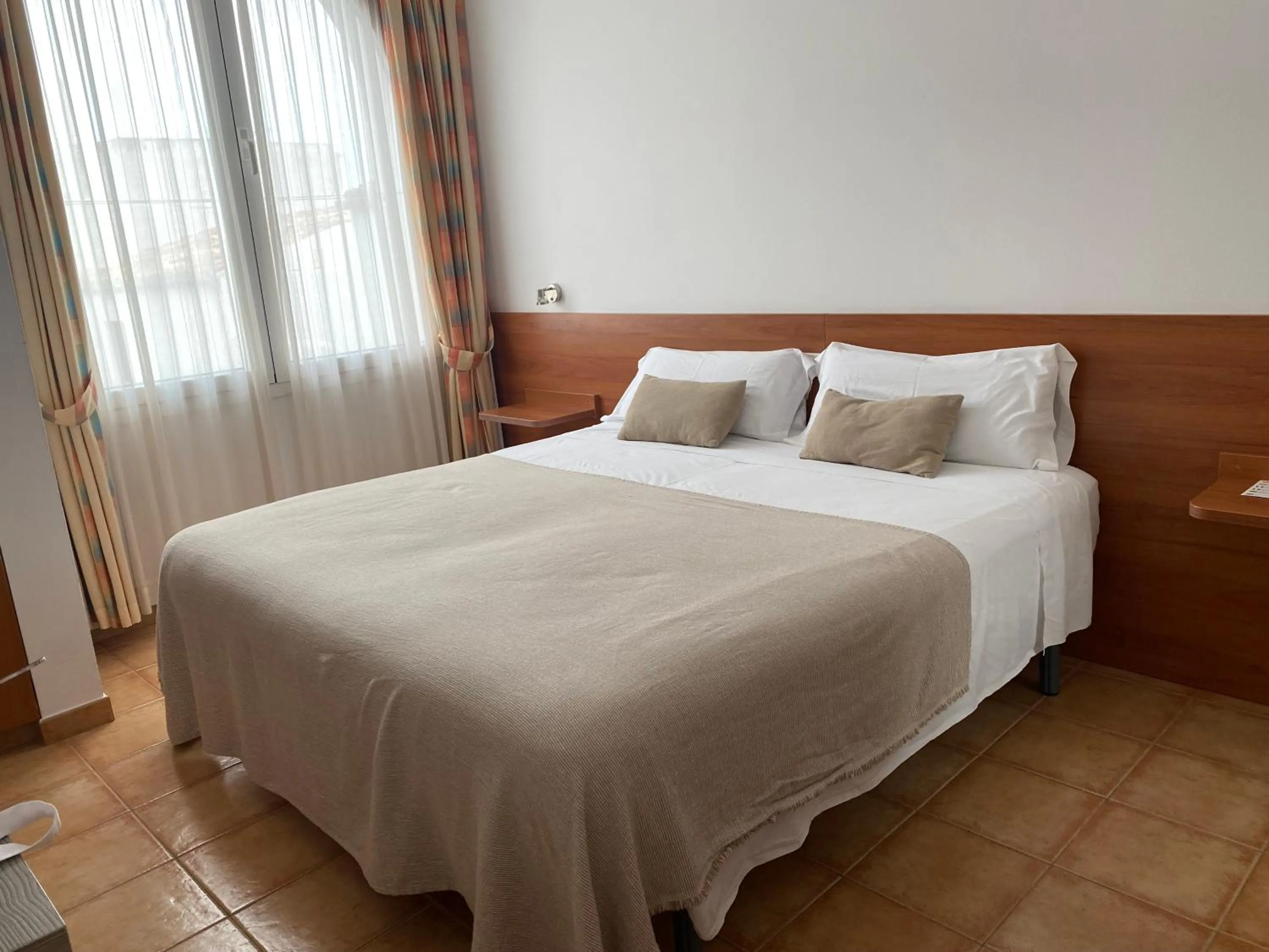 Bedroom, Bed in Vehí