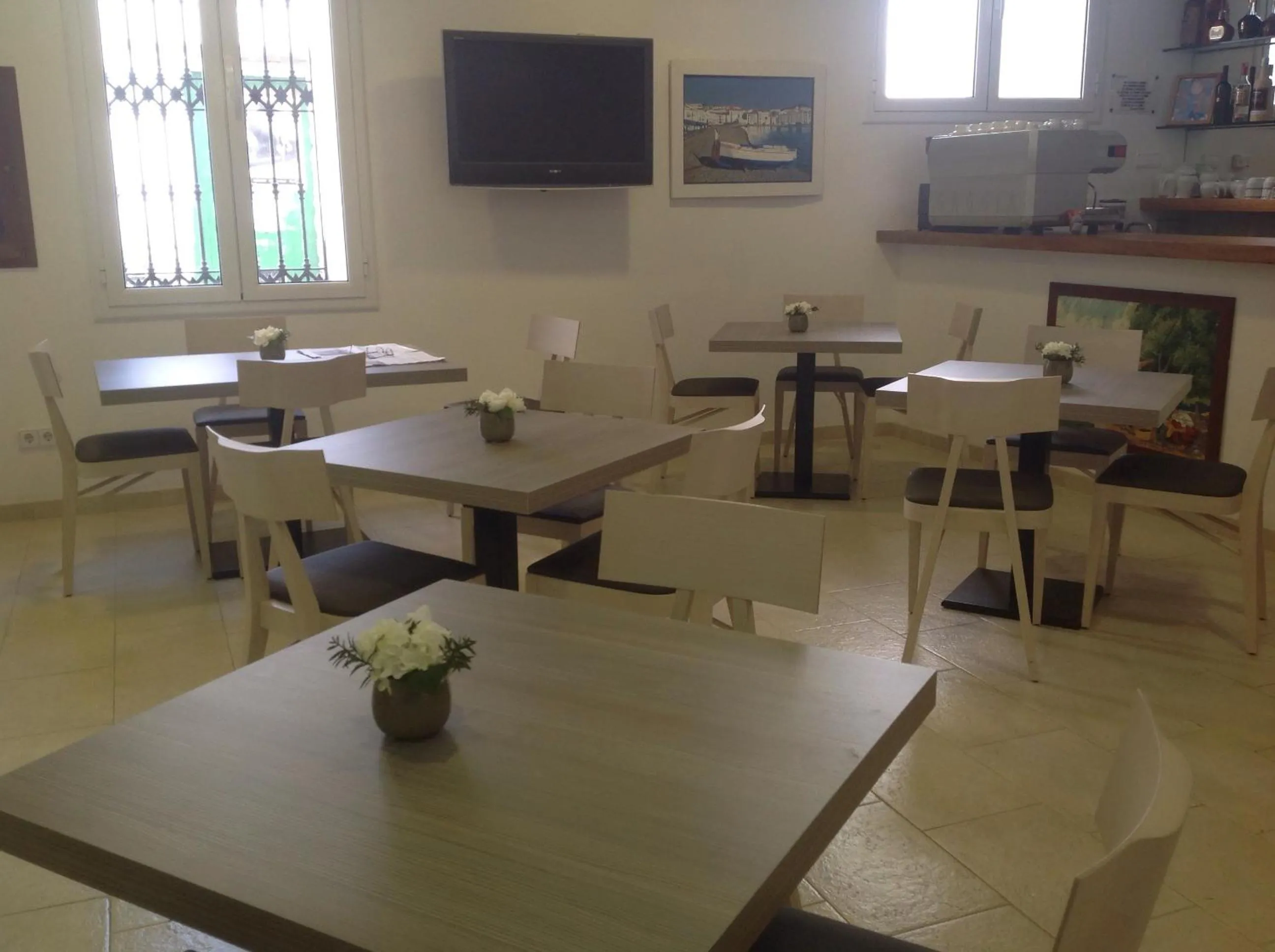 Restaurant/places to eat in Vehí