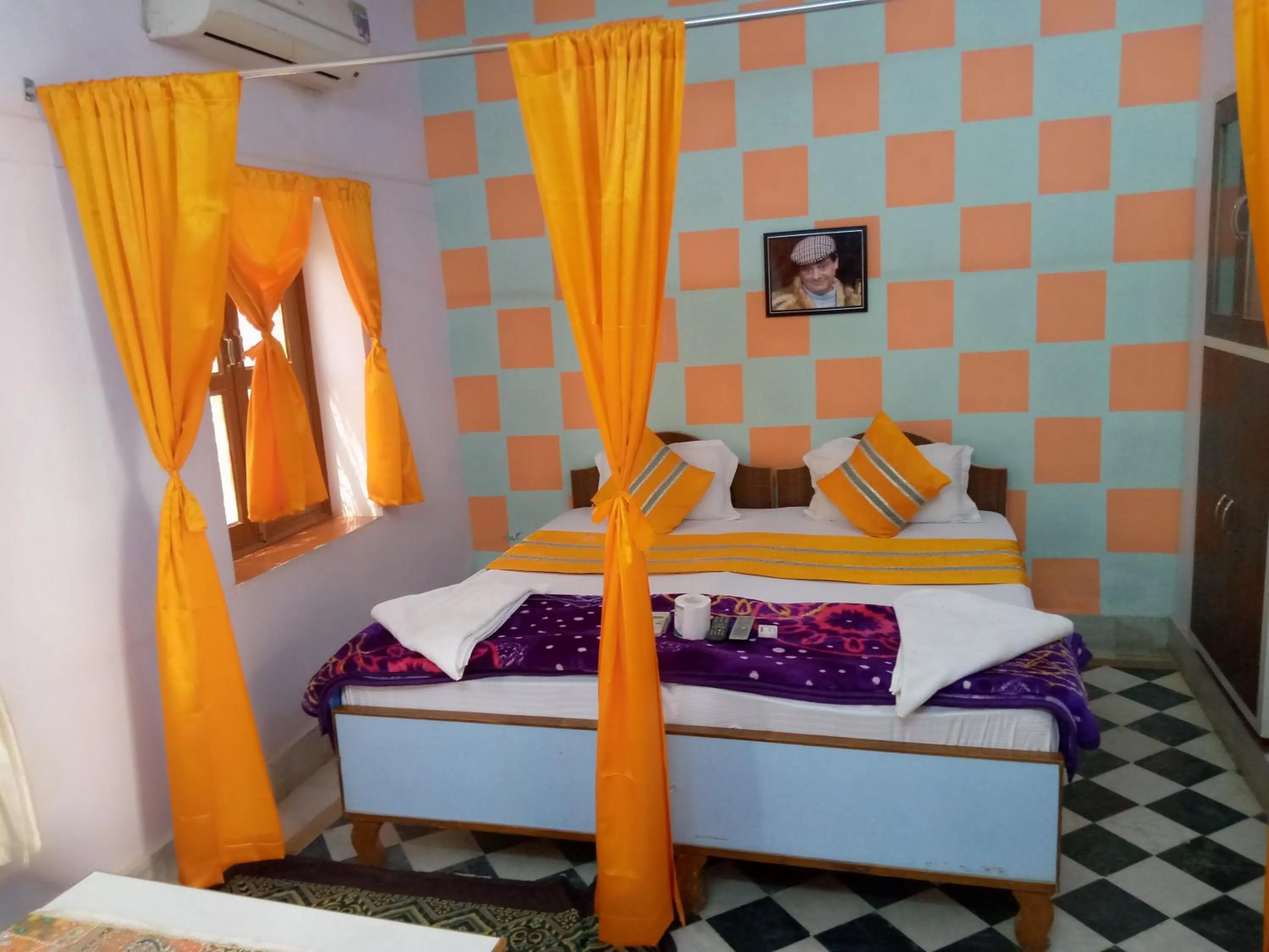 Bed in Ratan Hostel