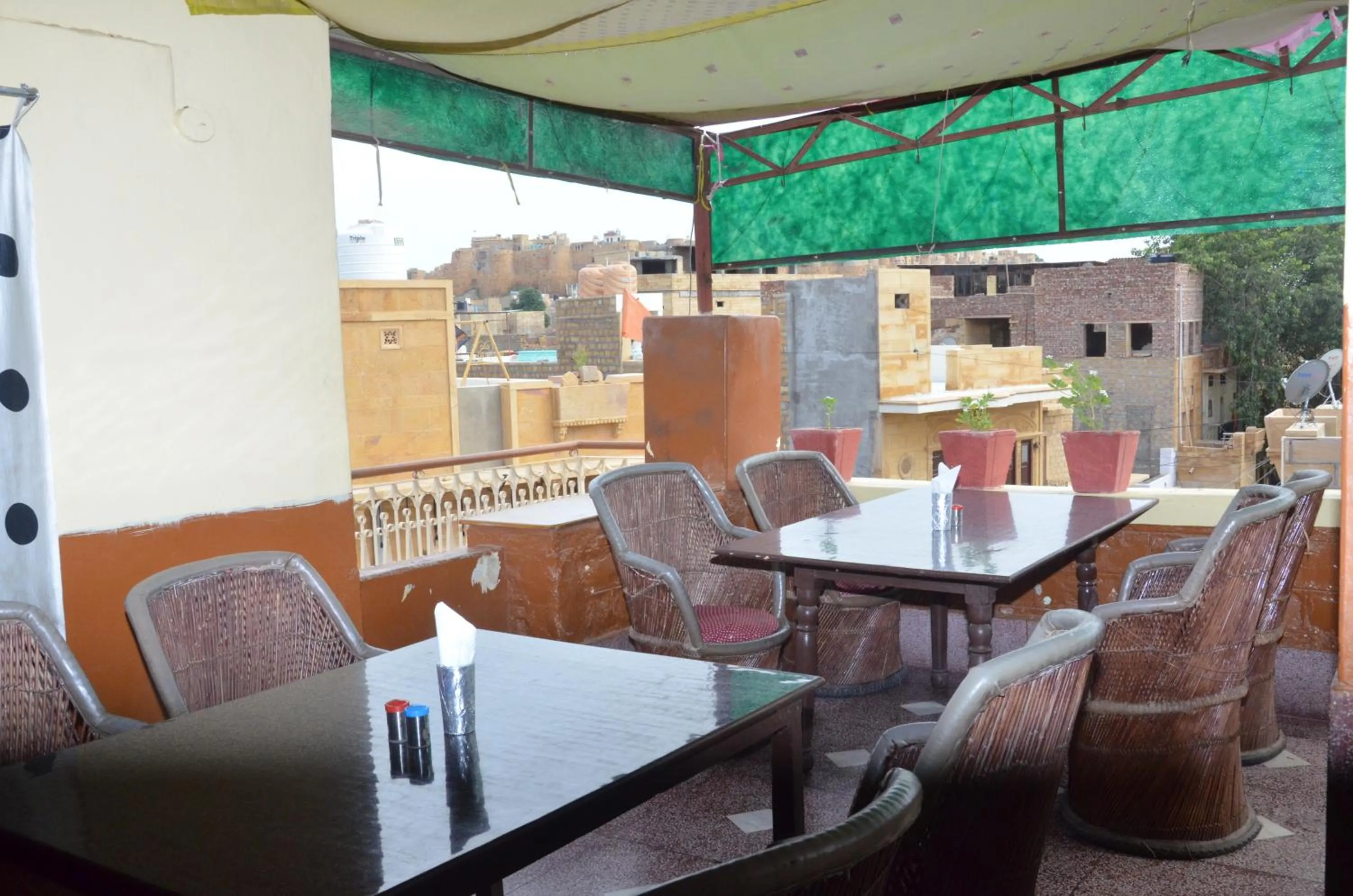 Restaurant/places to eat in Ratan Hostel
