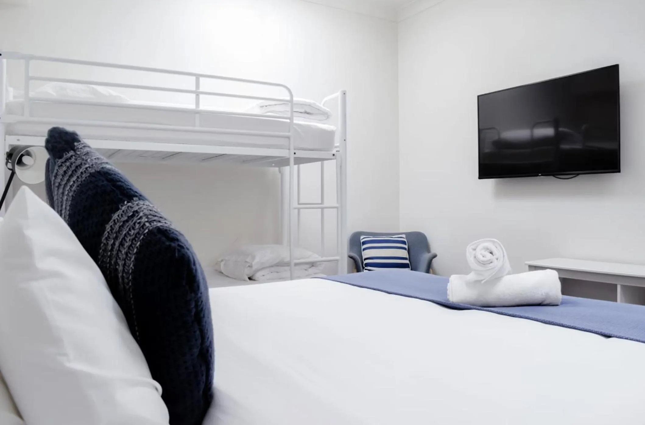 Premium Family Room with shared bathroom in Little Drifter Cairns