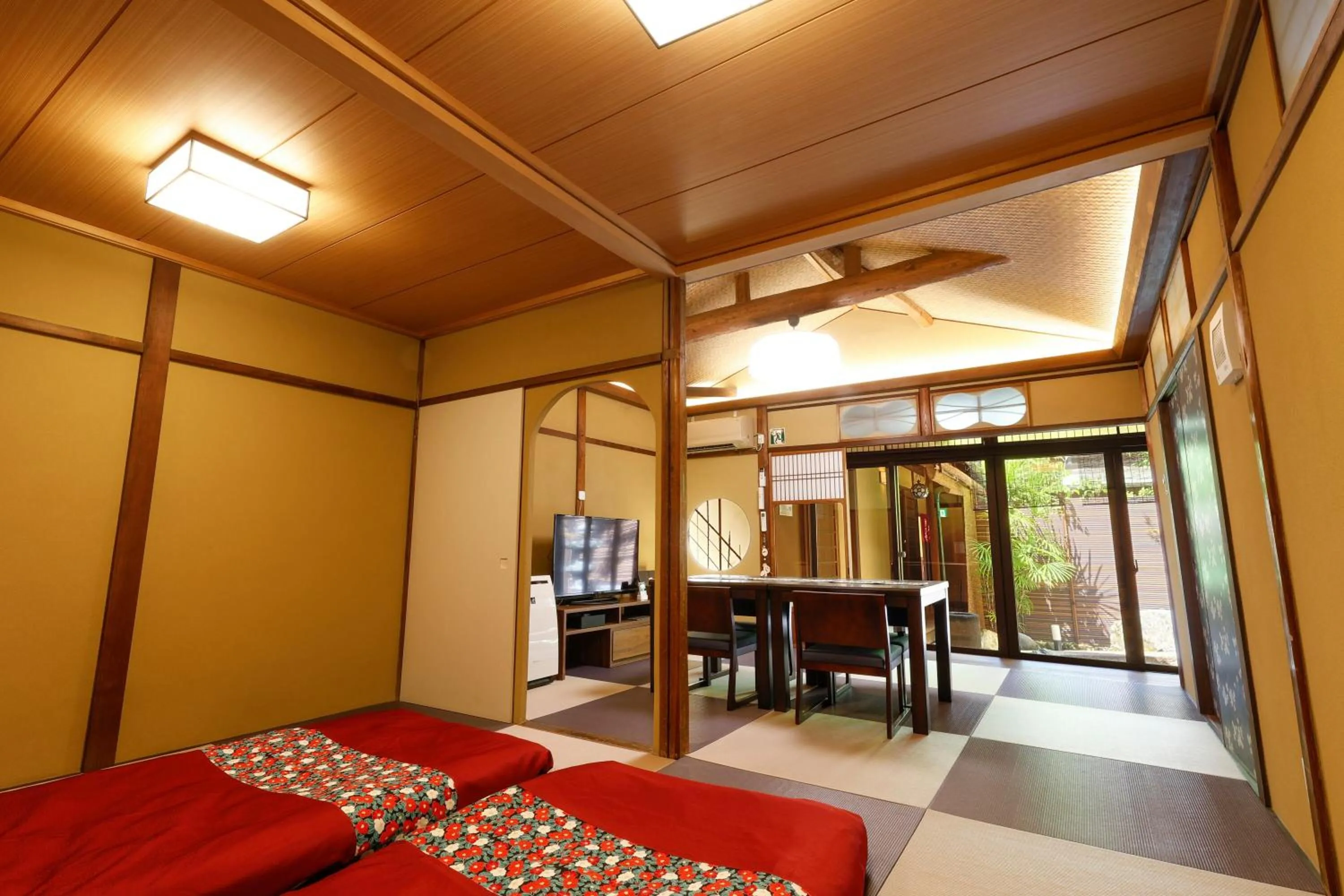 Photo of the whole room, Bed in Kyomachiya Bettei Hanatei