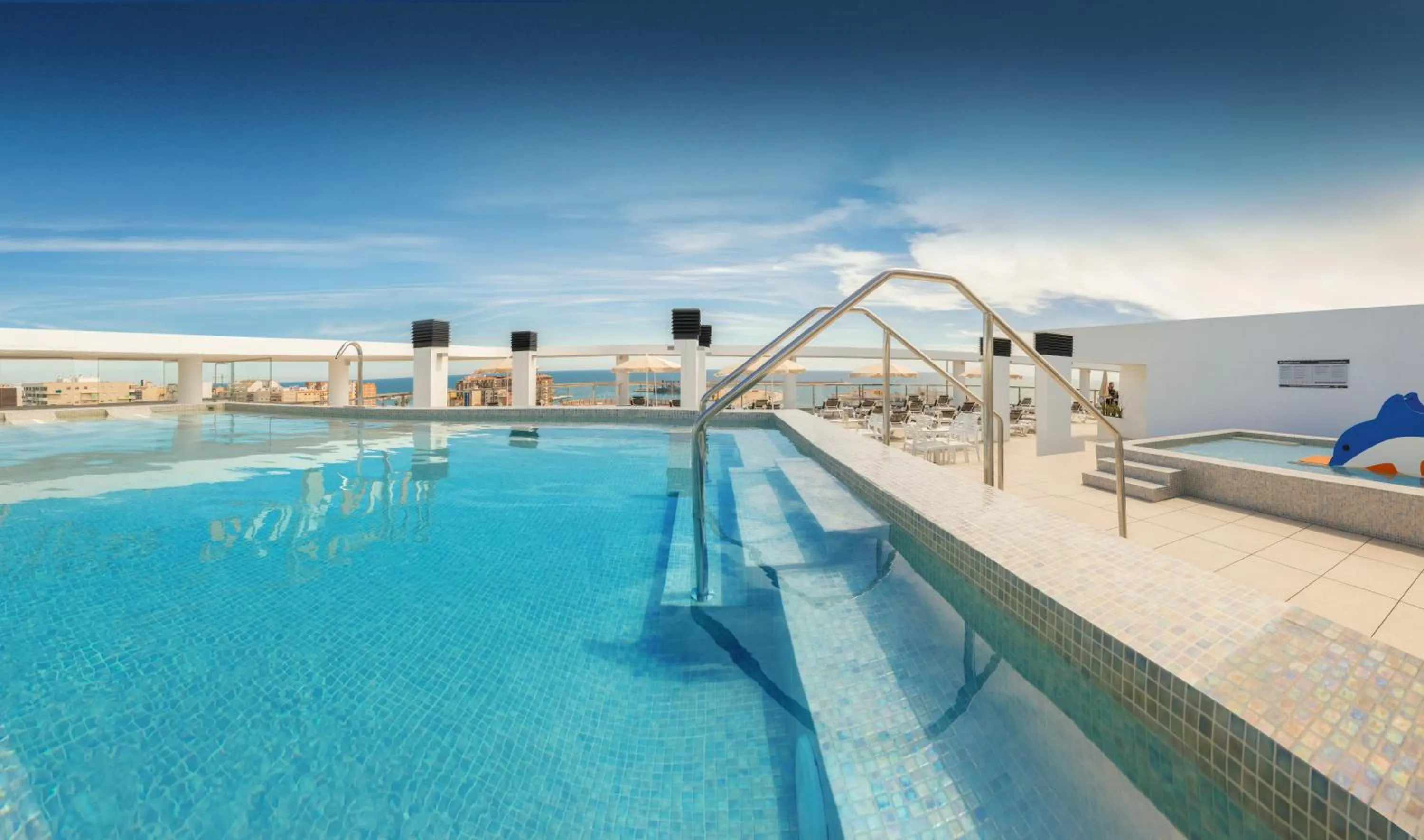 Swimming pool in Hotel RH Vinaros Playa & Spa 4* Sup