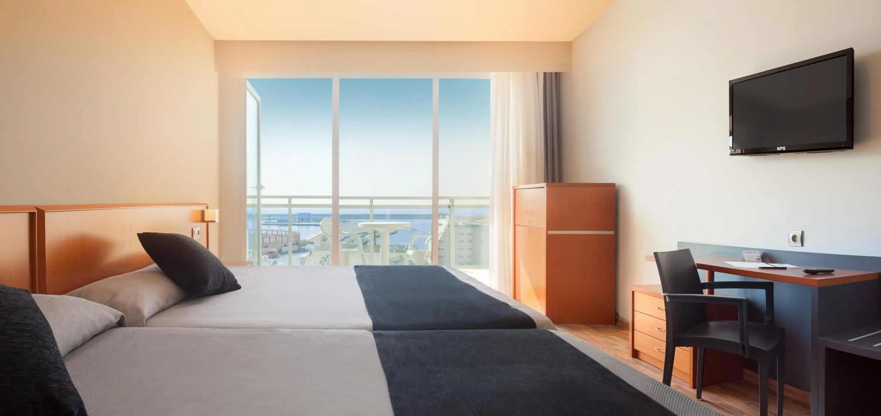 Bedroom, Bed in Hotel RH Vinaros Playa & Spa 4* Sup