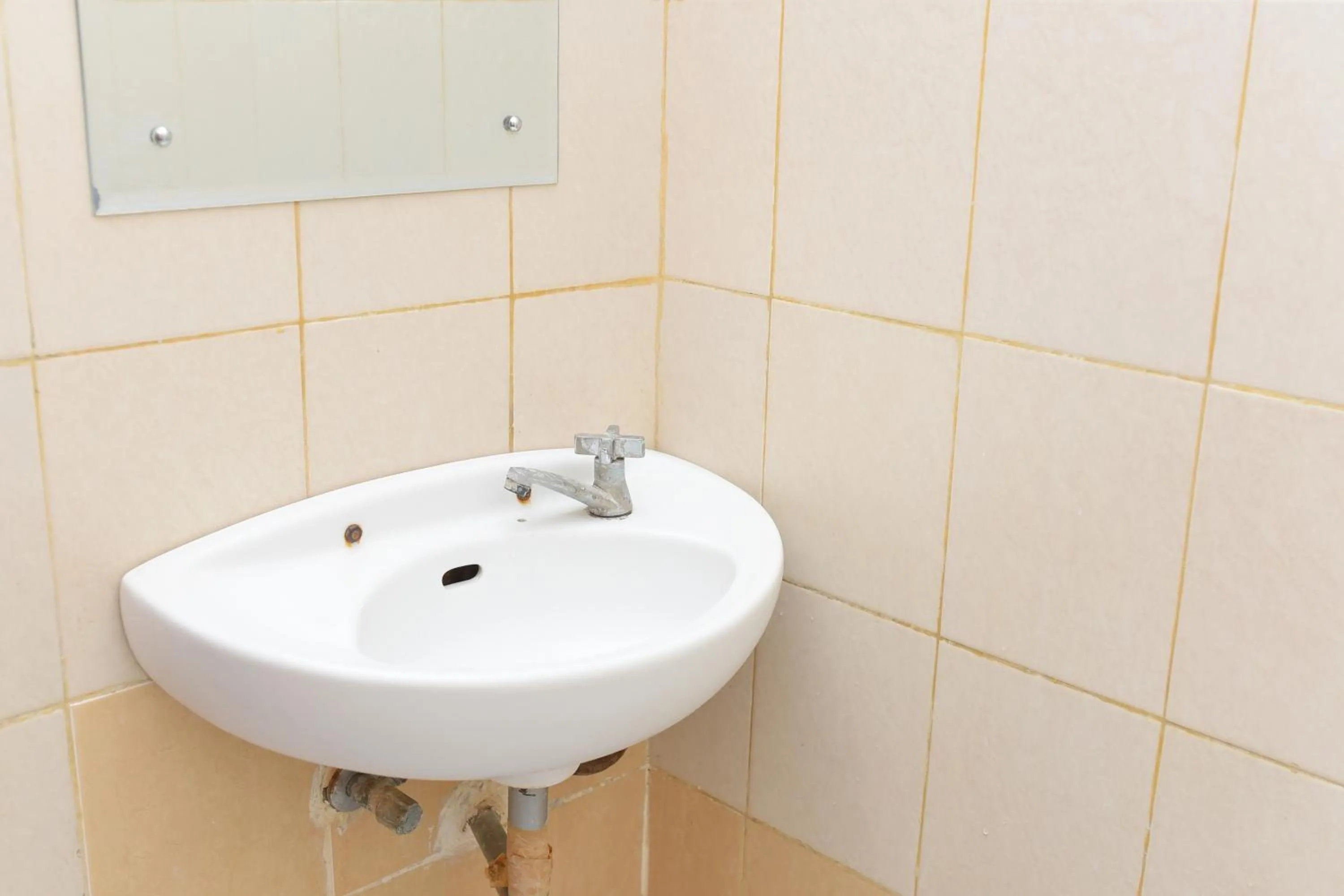 Bathroom in Al-Ghani Syariah Mitra RedDoorz