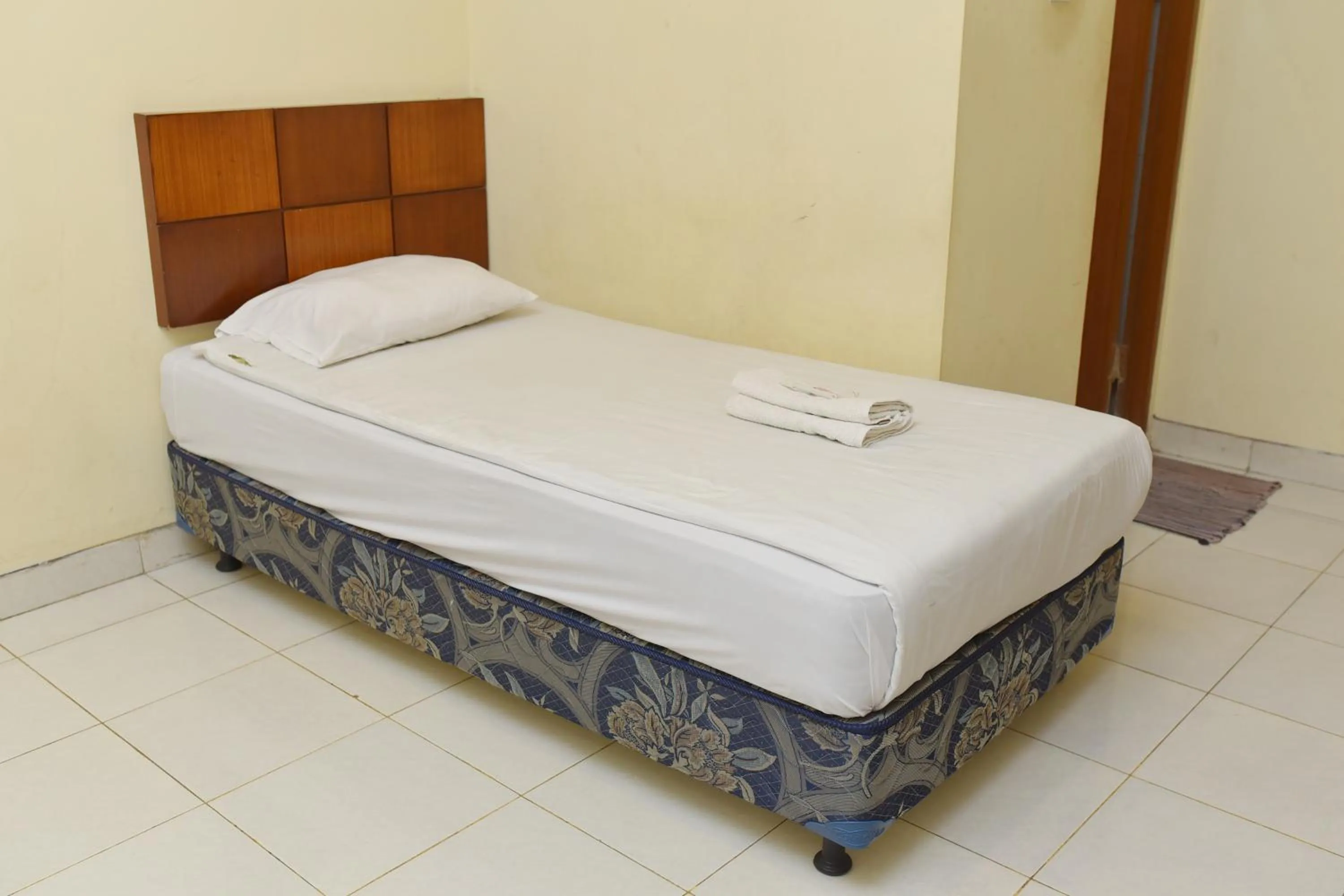 Bedroom, Bed in Al-Ghani Syariah Mitra RedDoorz