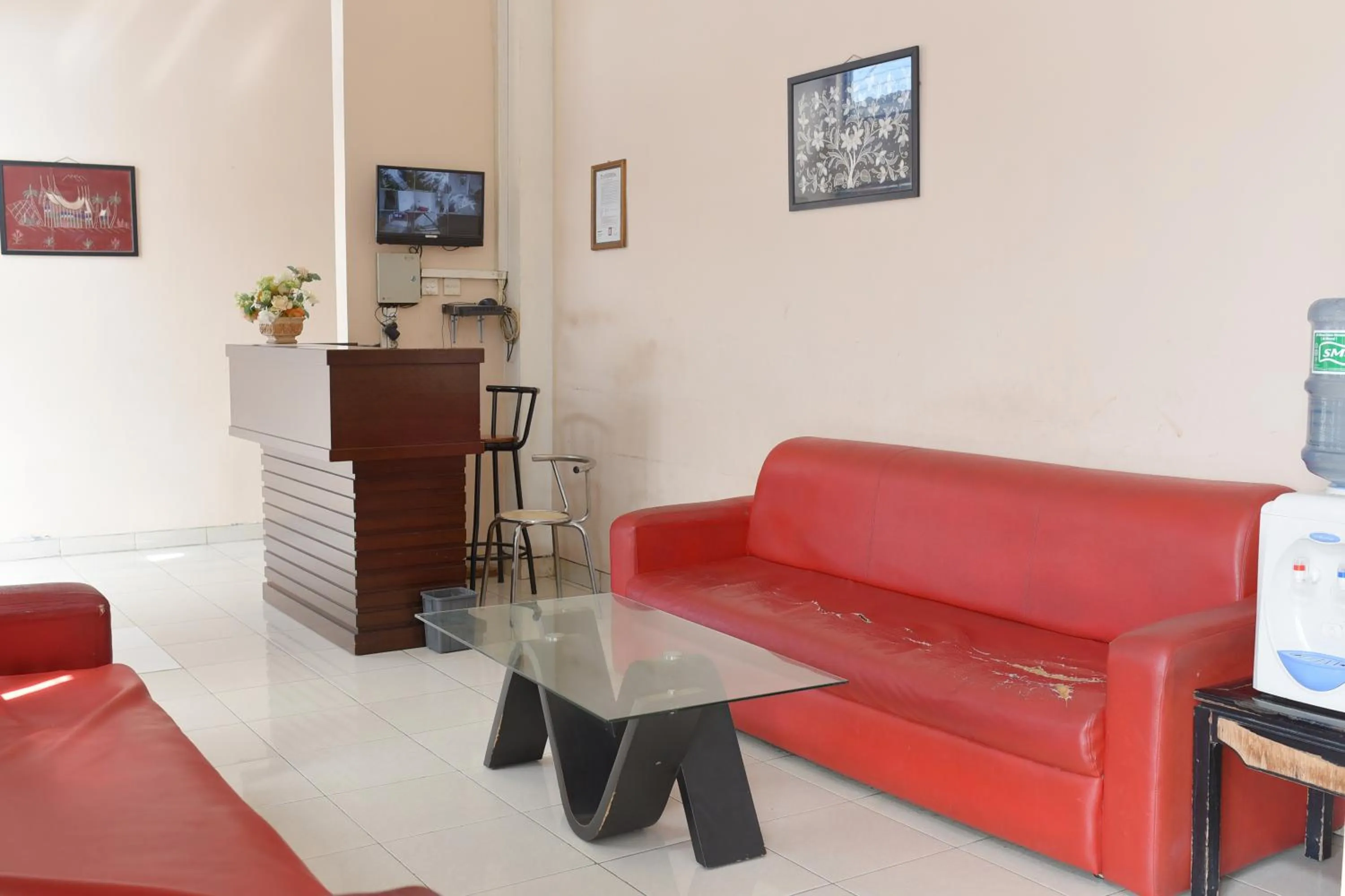 Lobby or reception in Al-Ghani Syariah Mitra RedDoorz