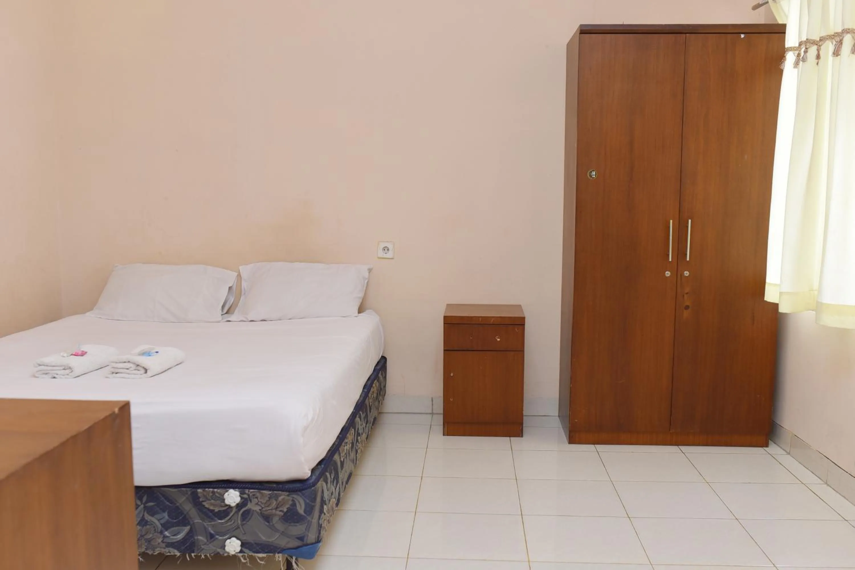 Bedroom, Bed in Al-Ghani Syariah Mitra RedDoorz