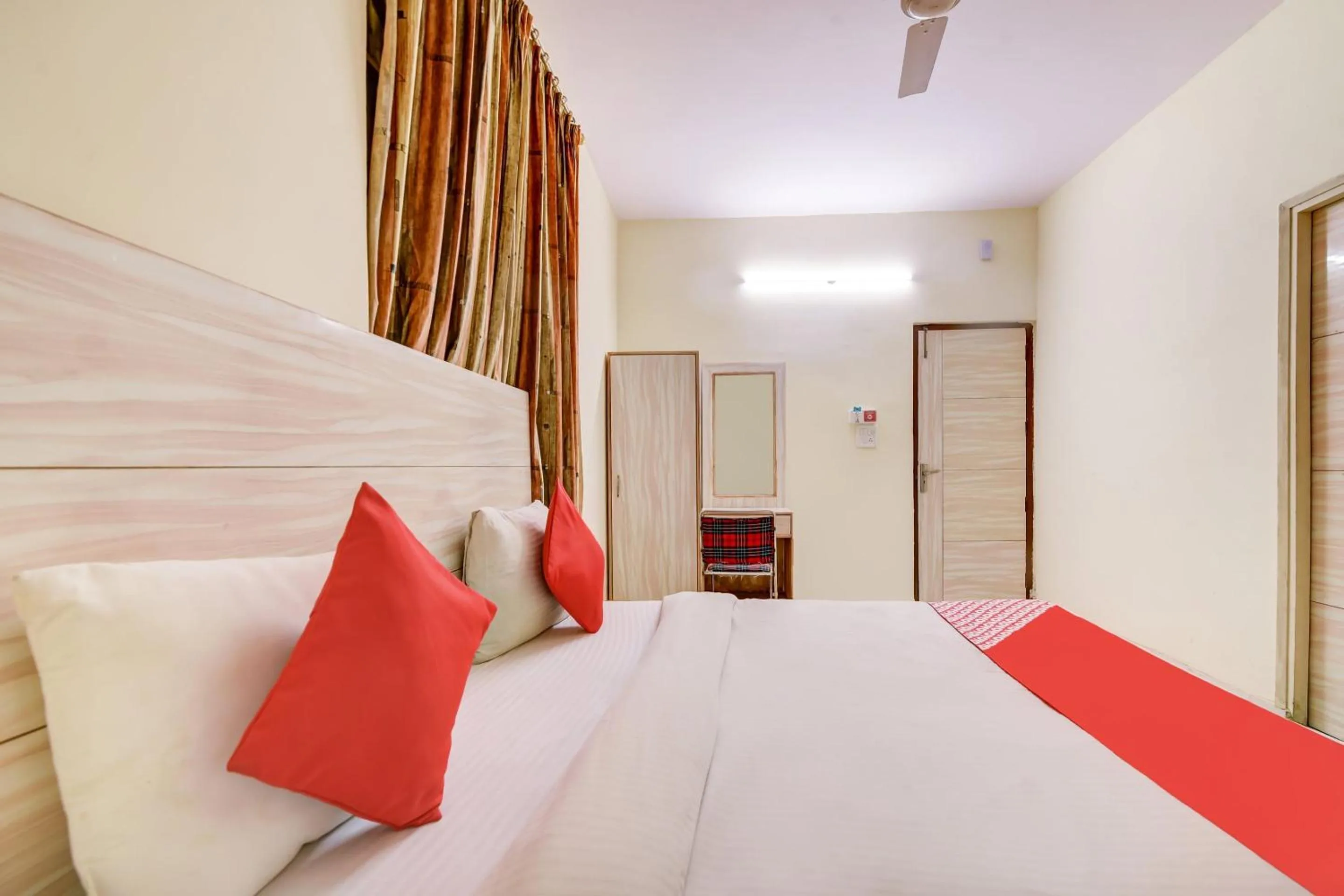 Bedroom, Bed in Hotel O Vishwakarma Palace