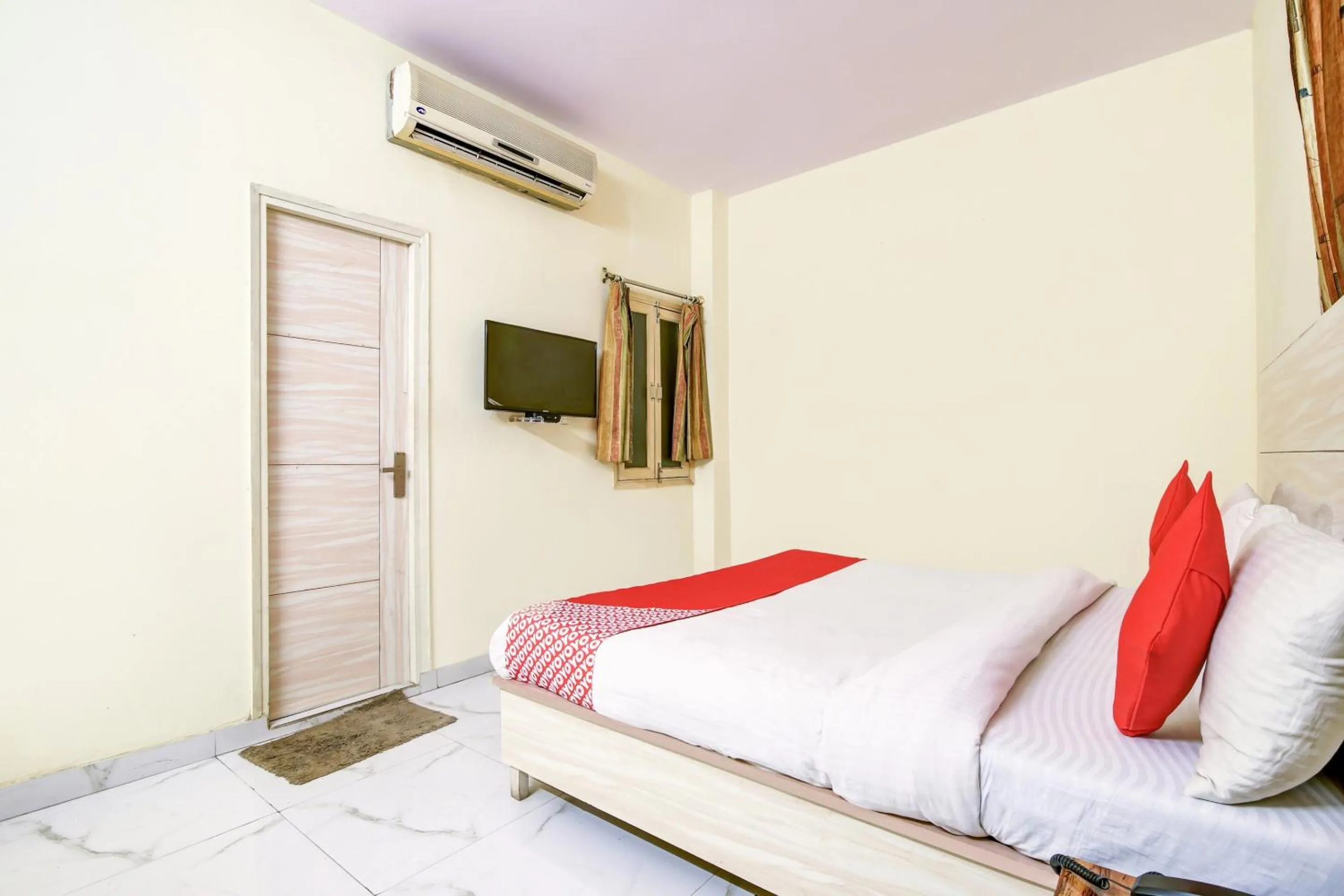 Bedroom, Bed in Hotel O Vishwakarma Palace