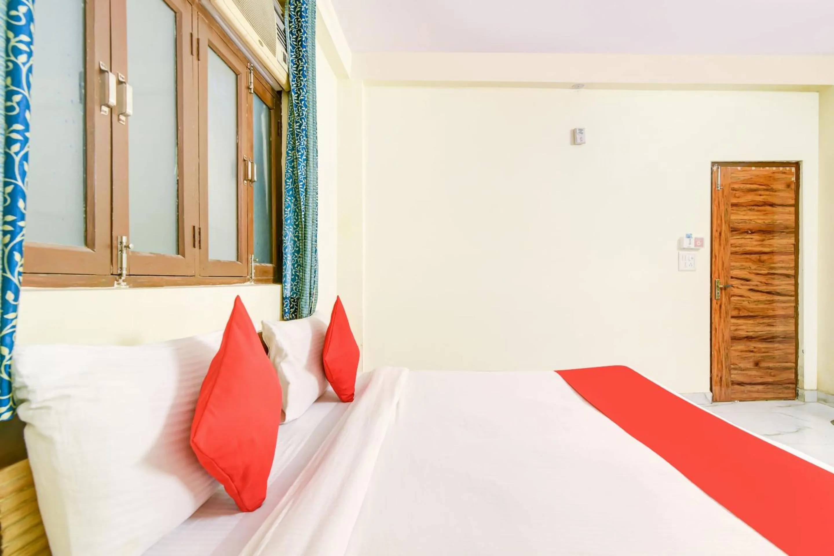 Bedroom, Bed in Hotel O Vishwakarma Palace