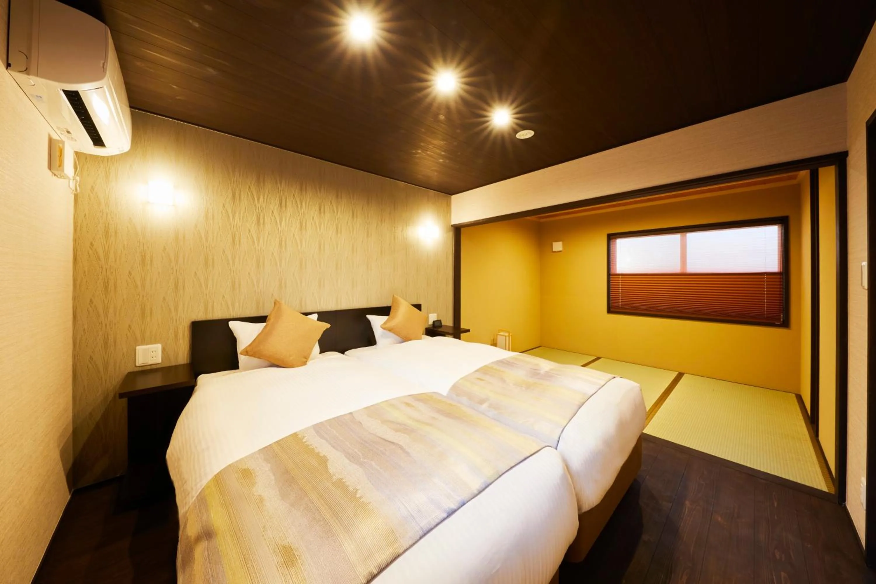 Photo of the whole room, Bed in Rinn Hanayacho Asagiri