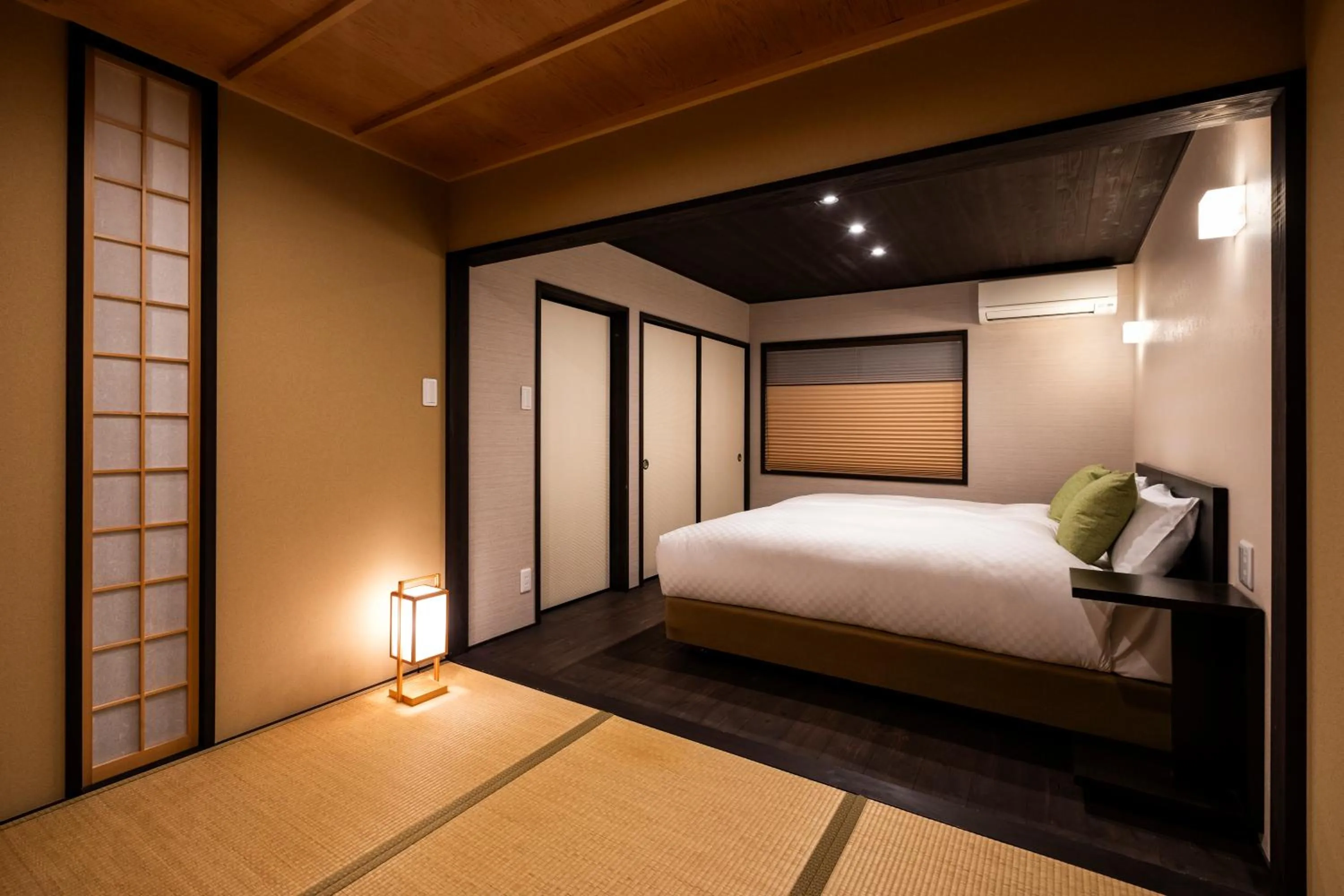 Photo of the whole room, Bed in Rinn Hanayacho Asagiri