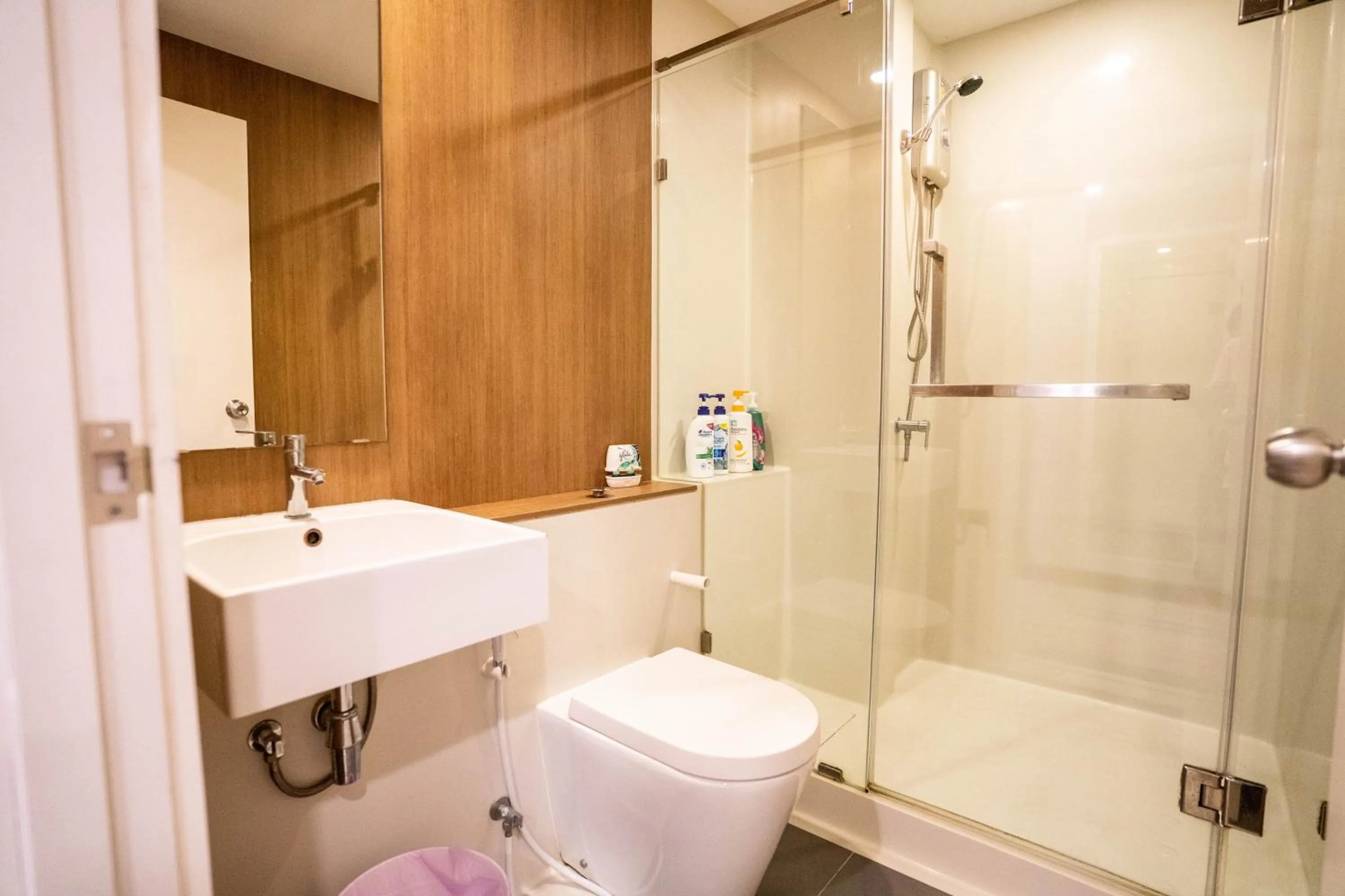 Toilet in Blossom Sathon Condo