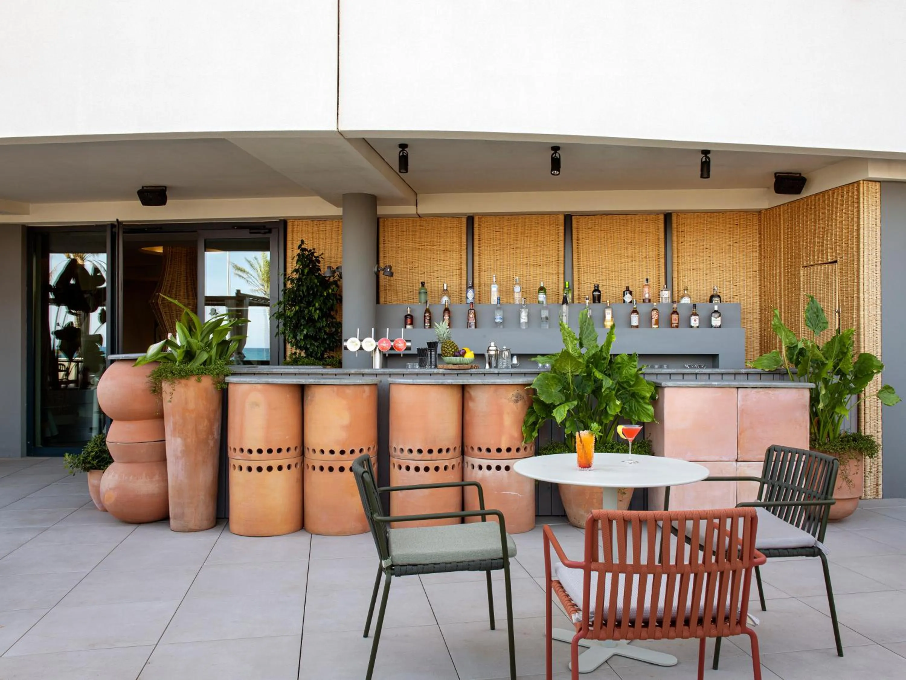 Lounge or bar in ME Sitges Terramar