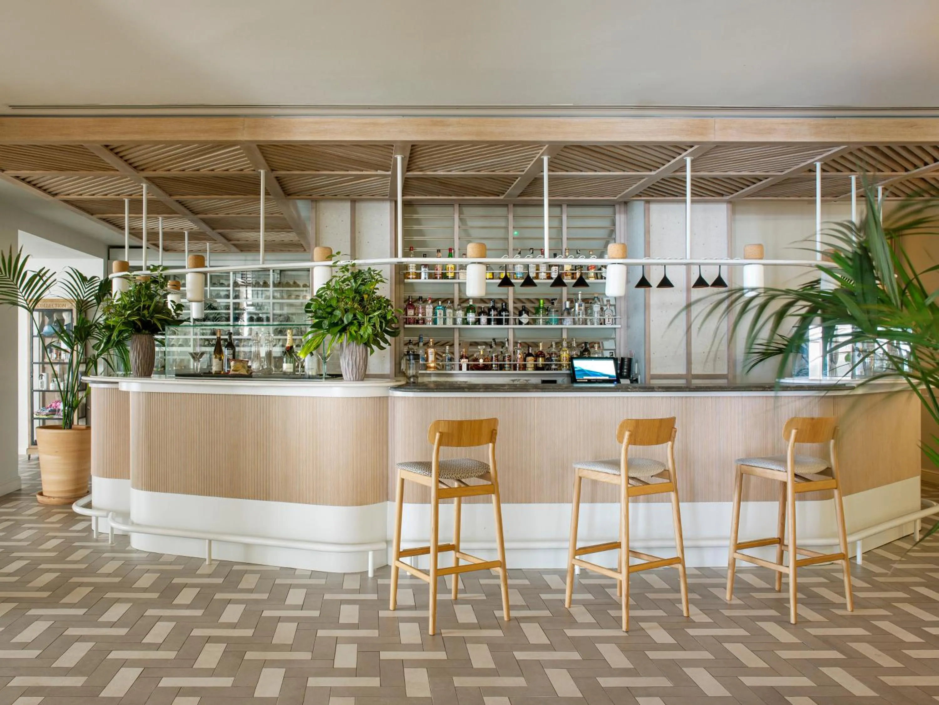 Lounge or bar in ME Sitges Terramar