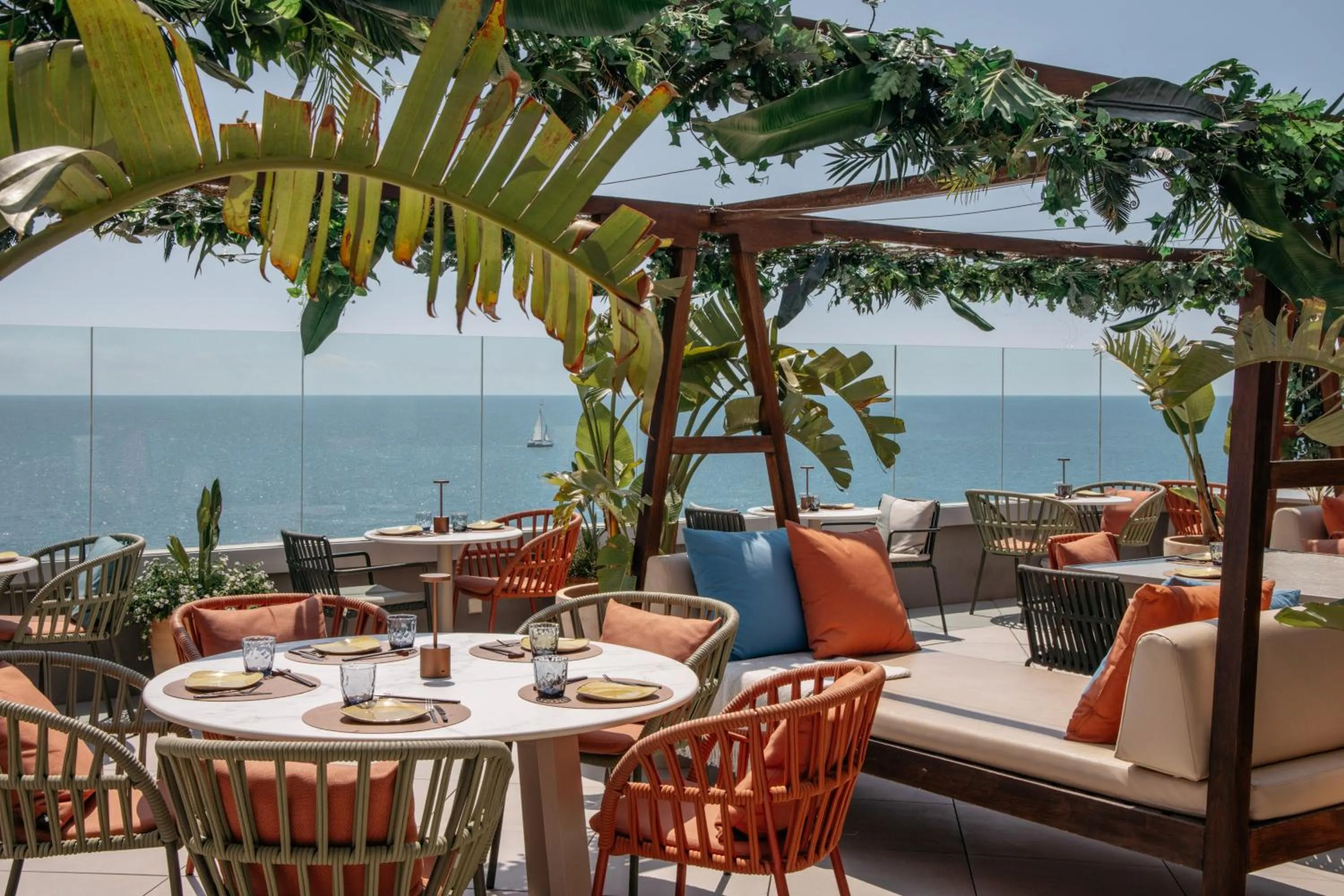 Restaurant/places to eat in ME Sitges Terramar