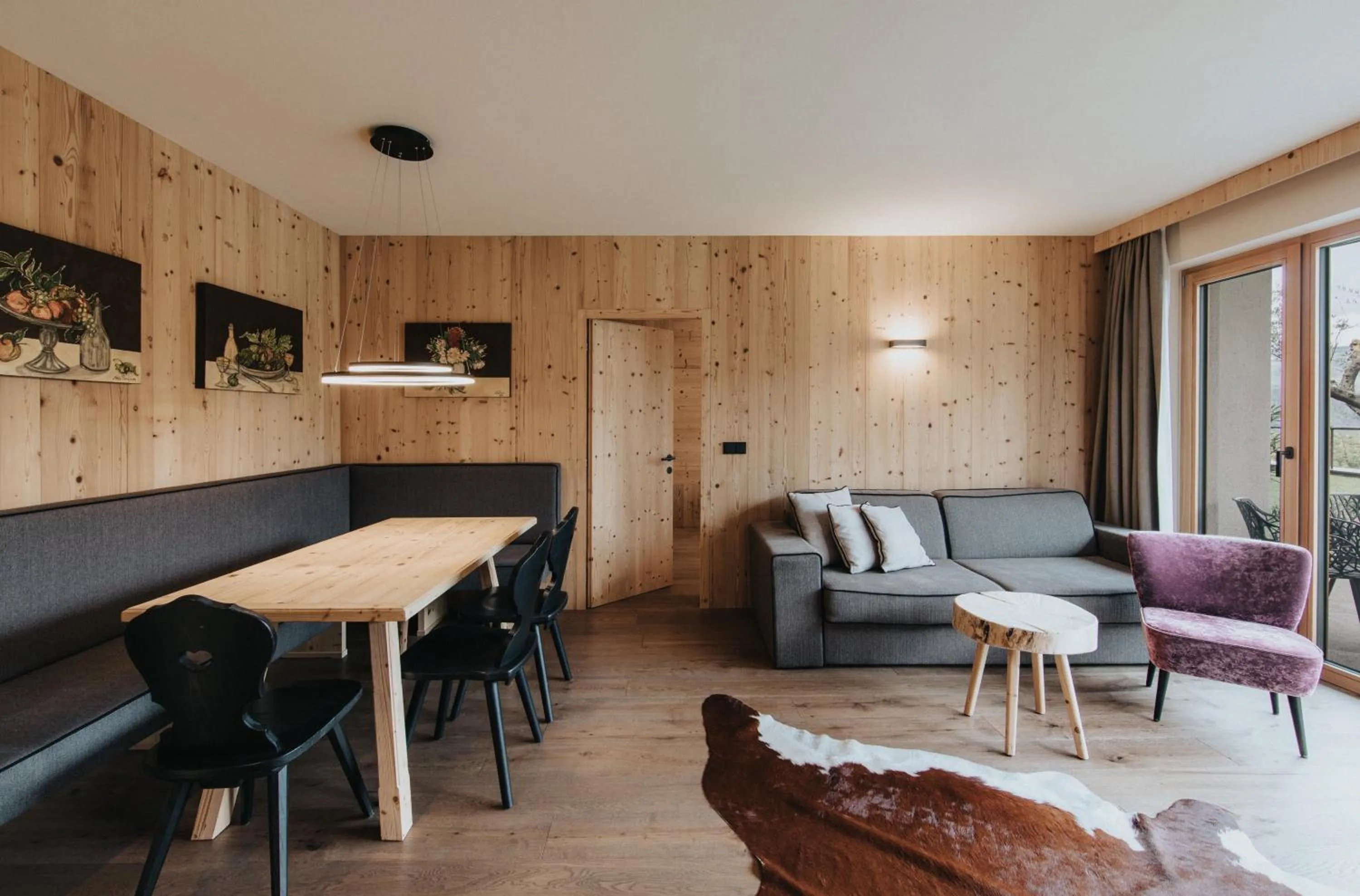 Bed in Presulis Hideaway Apartments & Restaurant