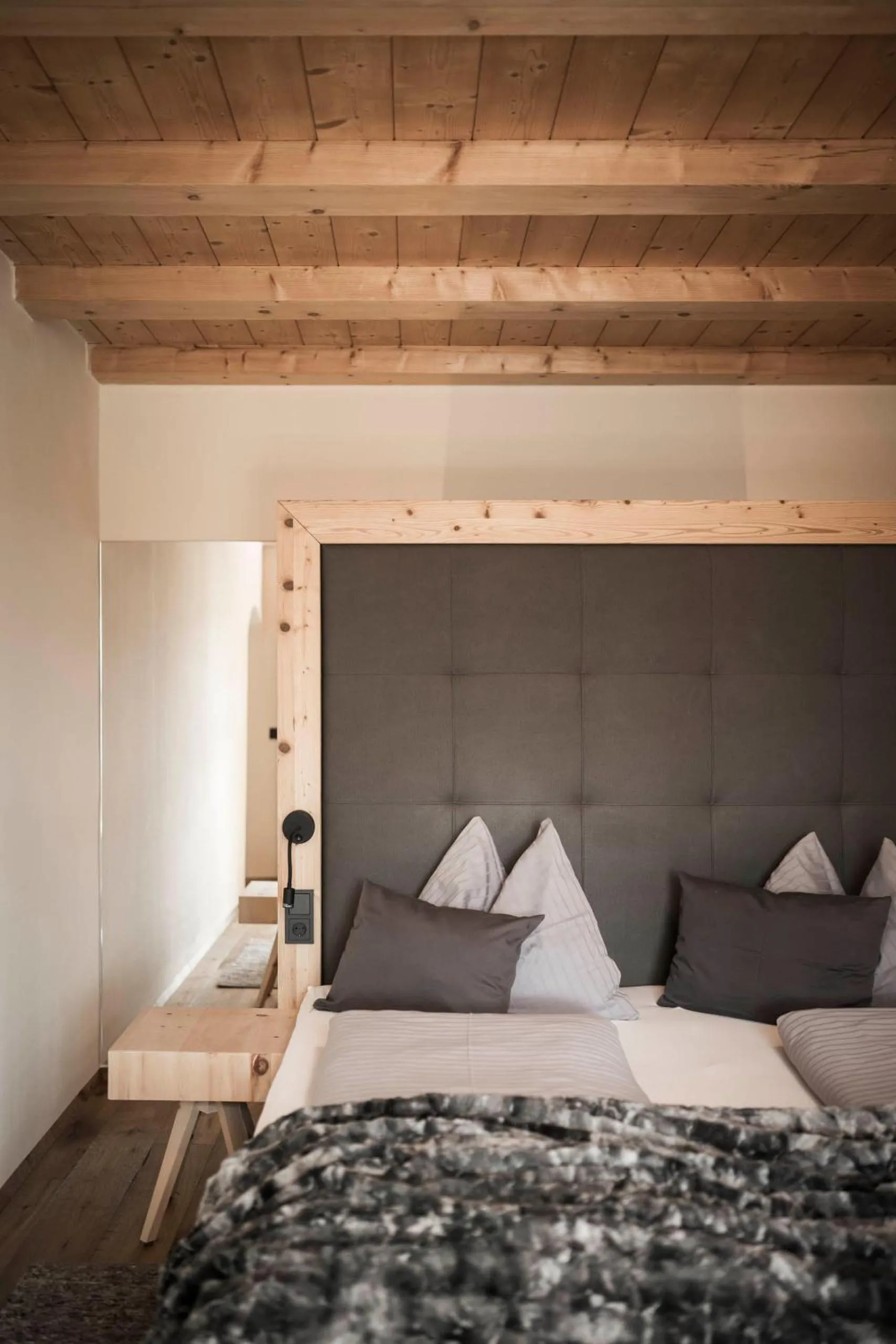 Bed in Presulis Hideaway Apartments & Restaurant