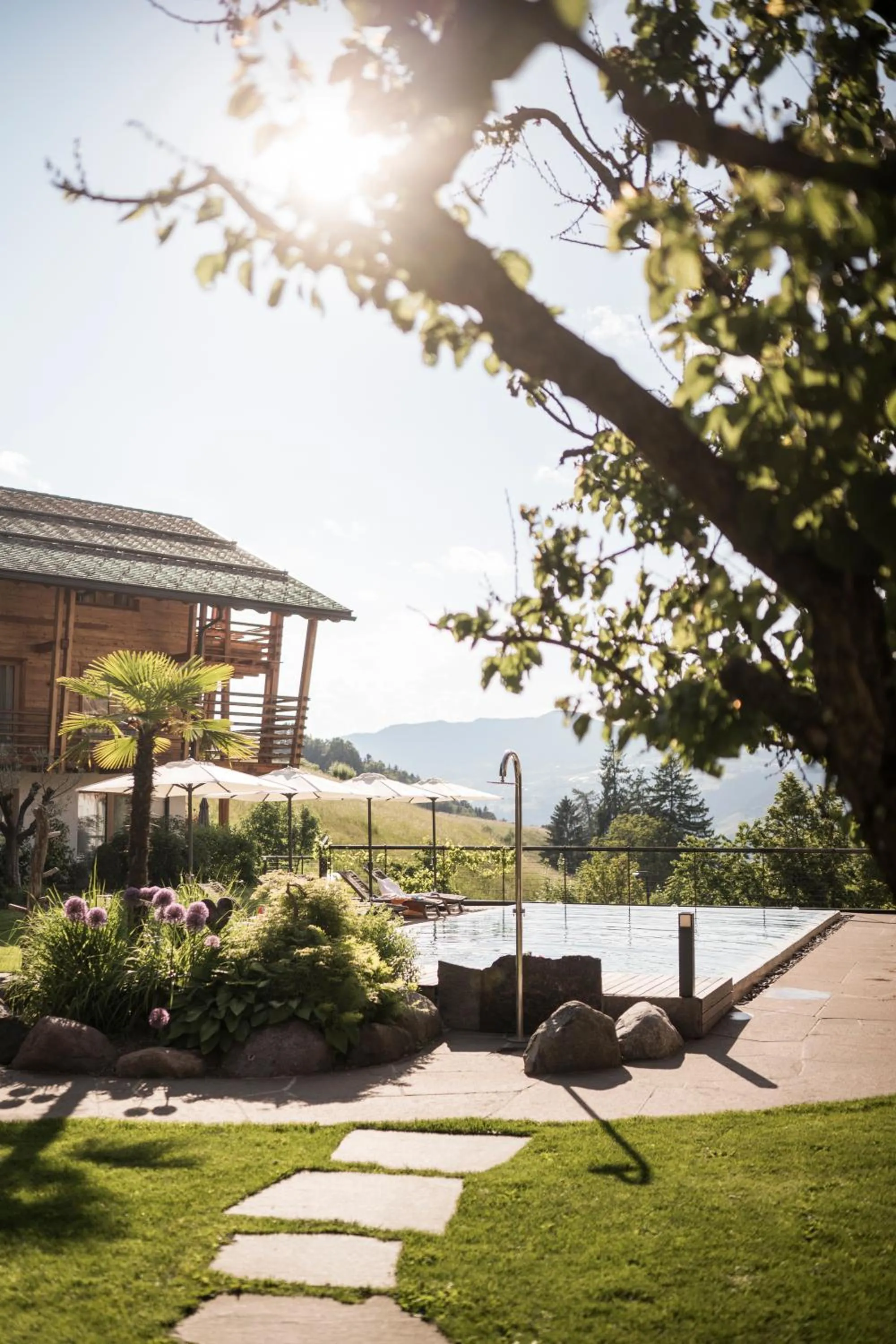 Garden in Presulis Hideaway Apartments & Restaurant