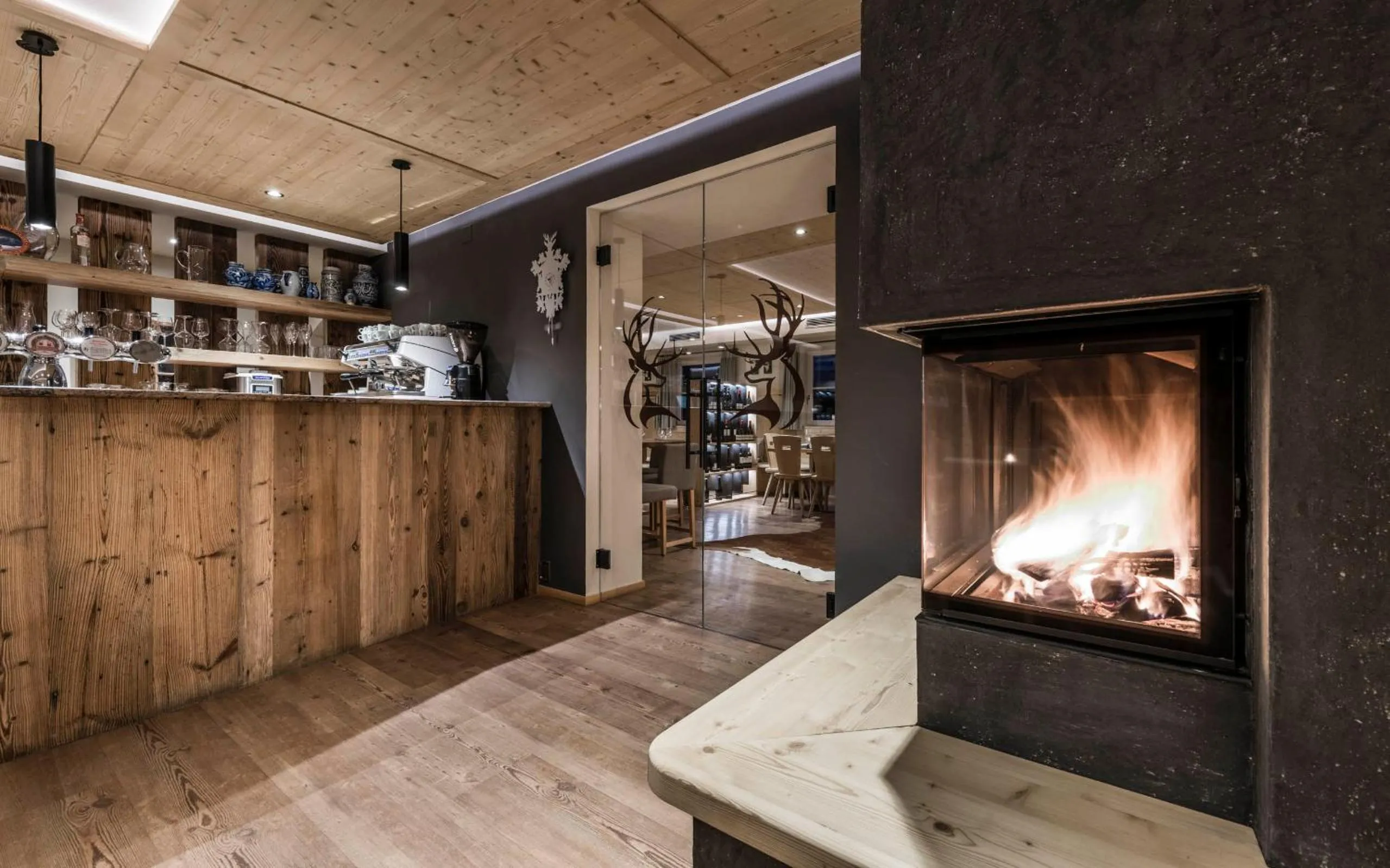 Restaurant/places to eat in Presulis Hideaway Apartments & Restaurant