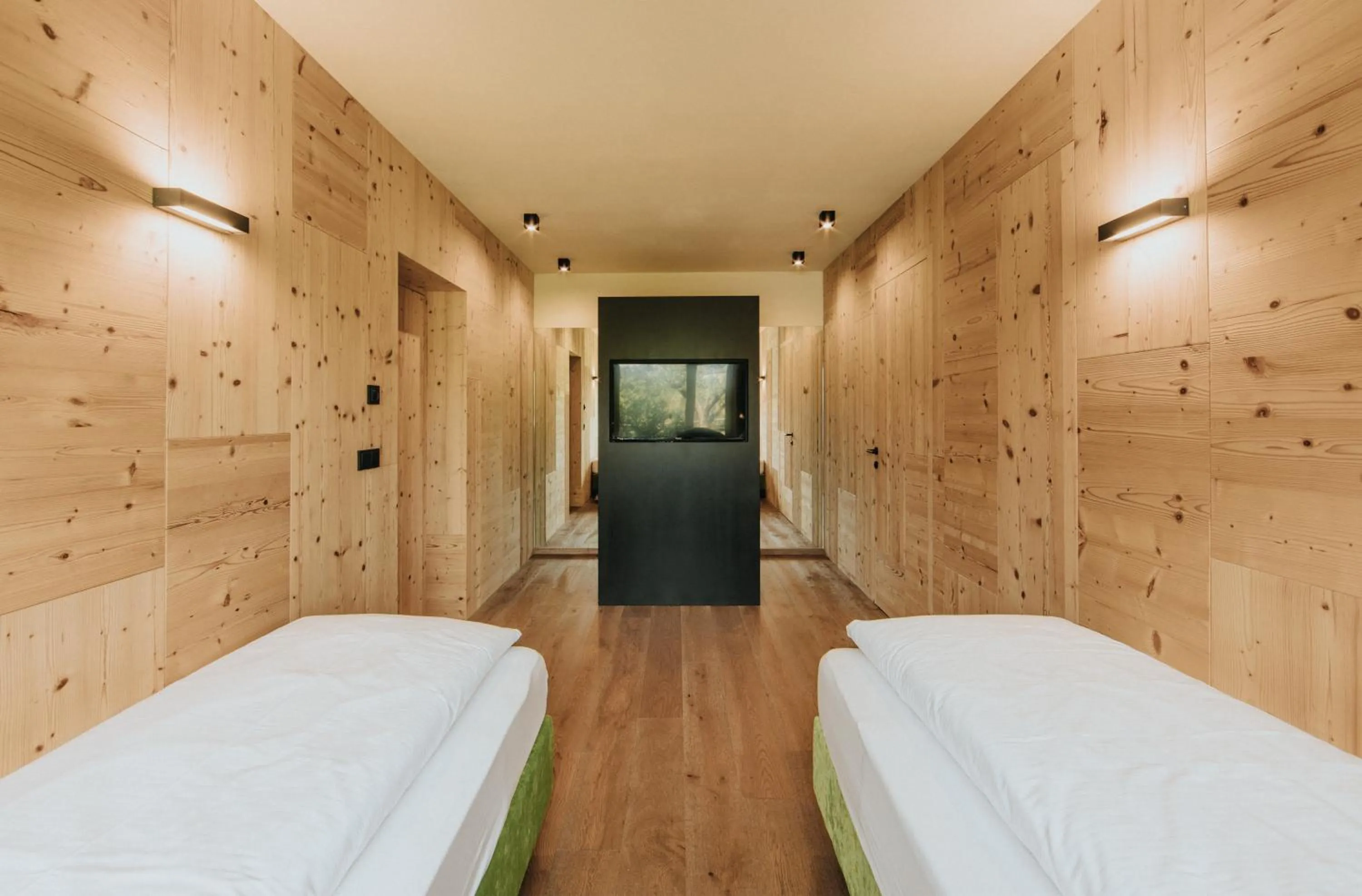 Bed in Presulis Hideaway Apartments & Restaurant