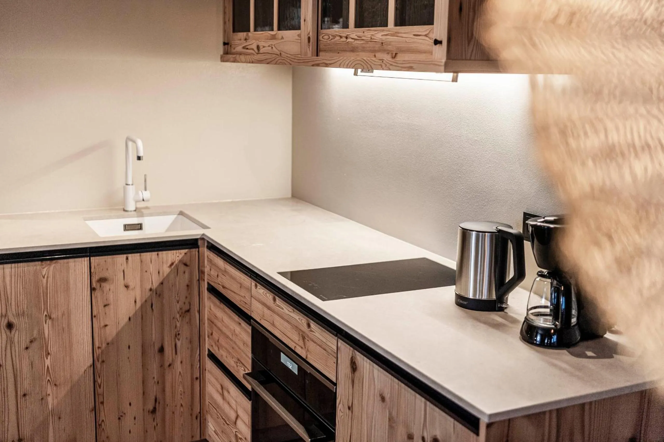 Coffee/tea facilities in Presulis Hideaway Apartments & Restaurant